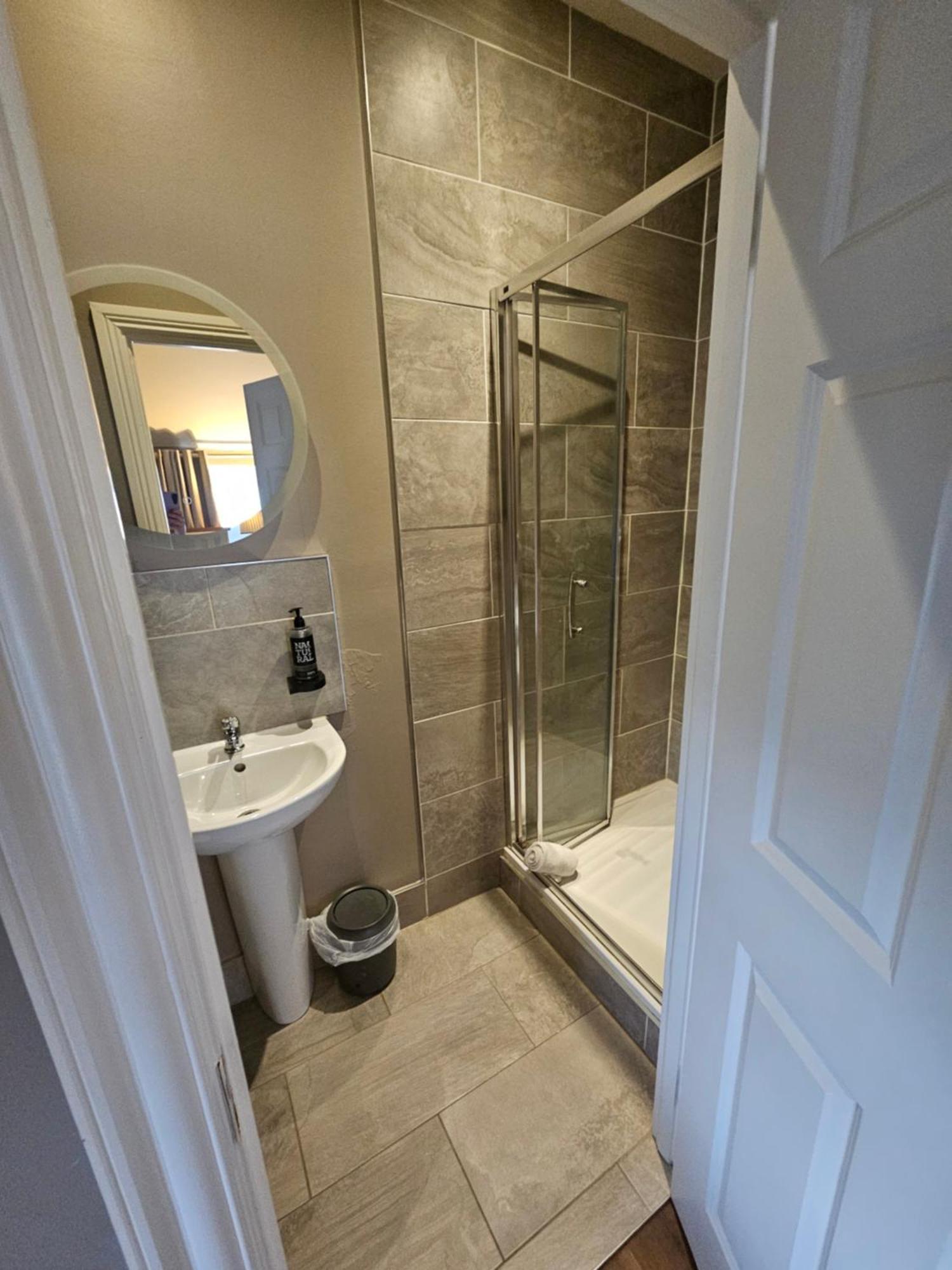 Chambre Double ou Lits Jumeaux avec Salle de Bains Privative