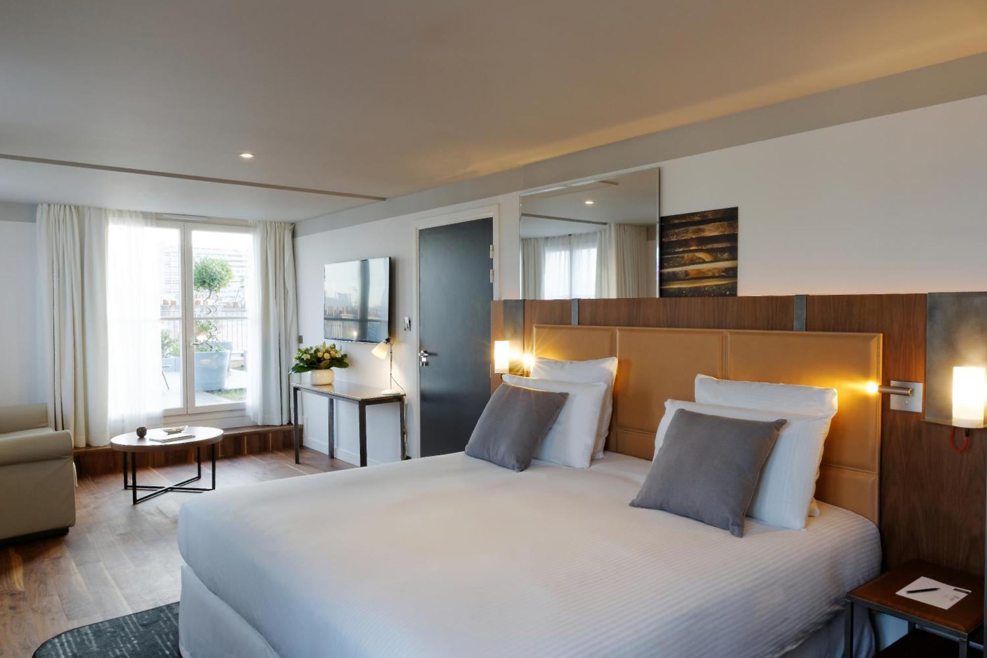 Deluxe Suite with One King Bed and Terrace