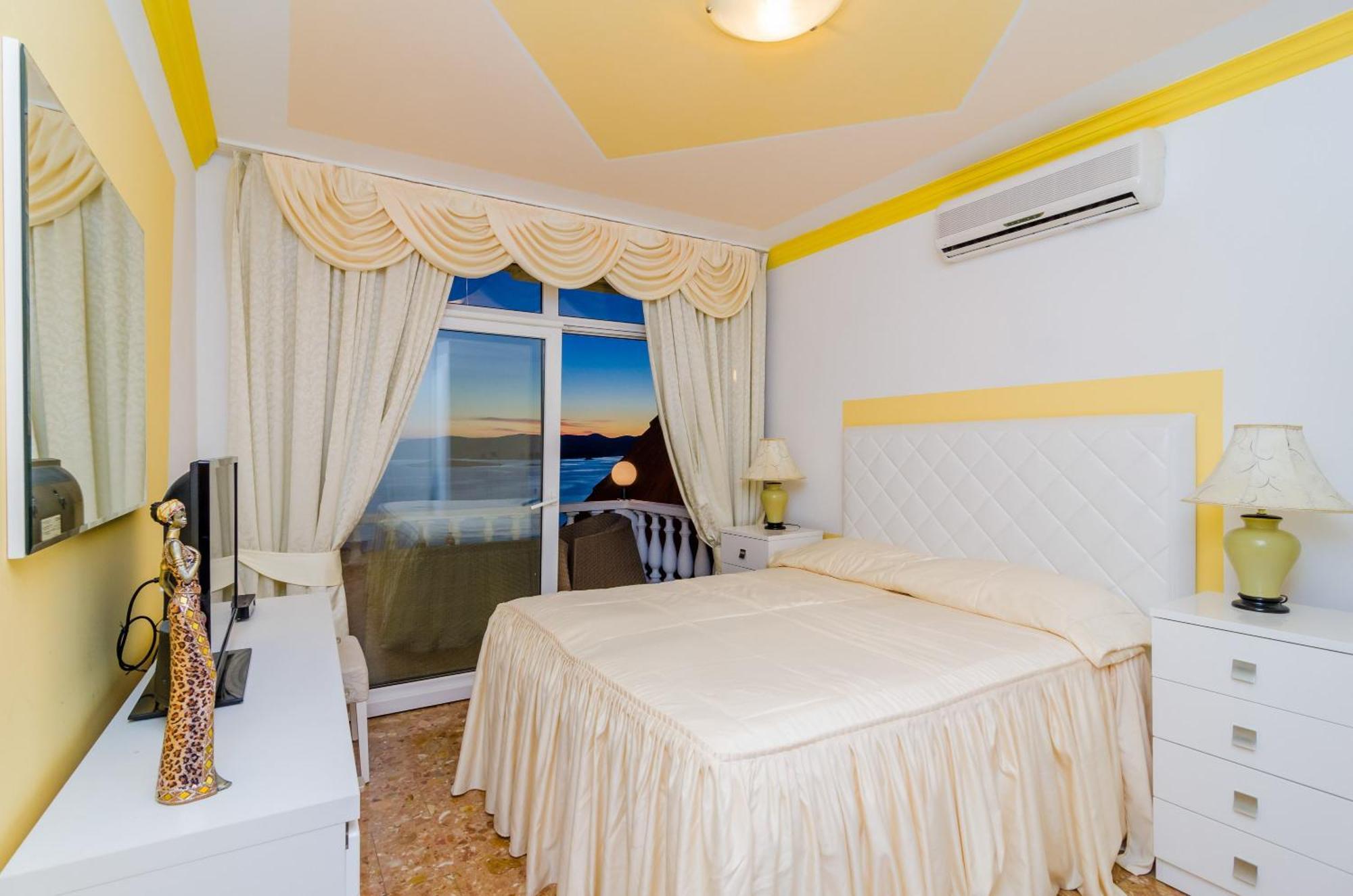 Deluxe President Suite