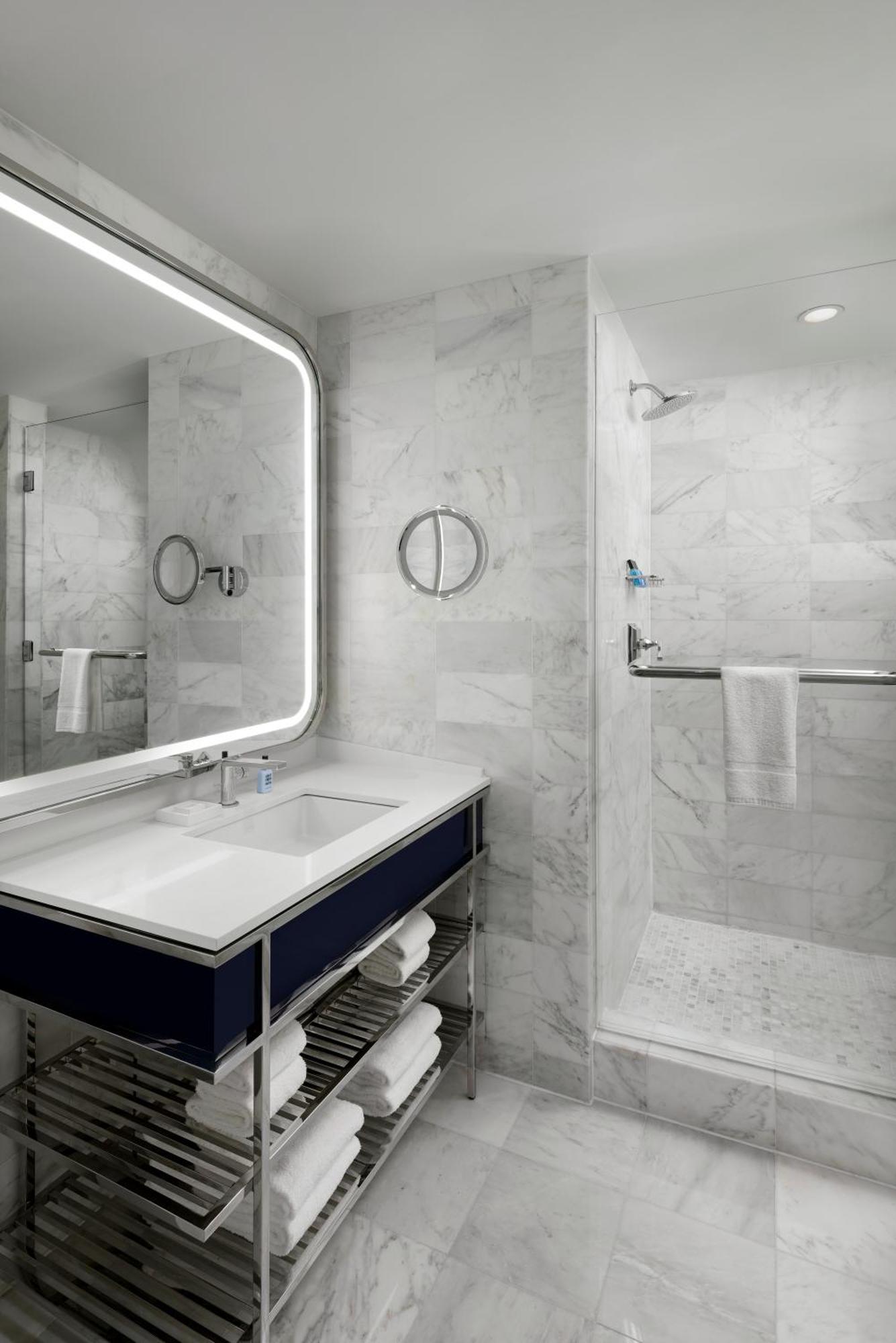 Deluxe King Room with Balcony,1687453141:JPEG