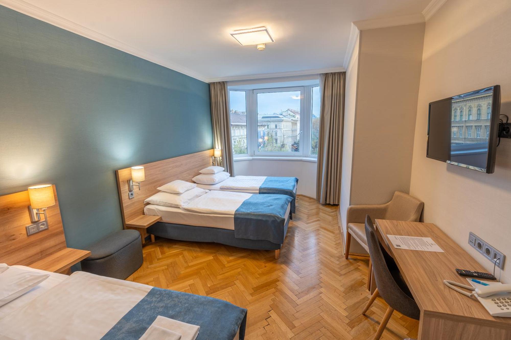 Comfort Triple Room