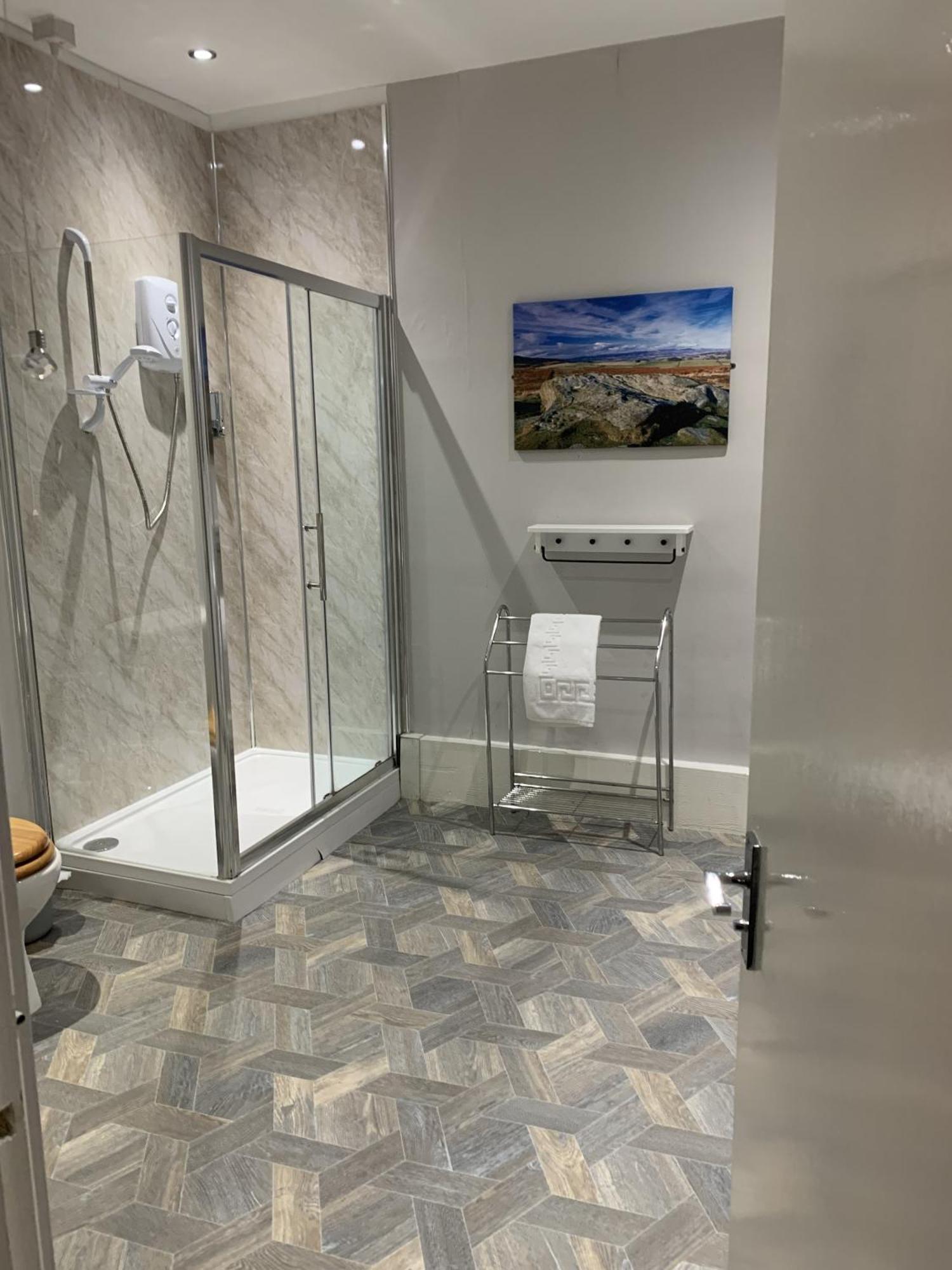 Chambre Double ou Lits Jumeaux avec Salle de Bains Privative