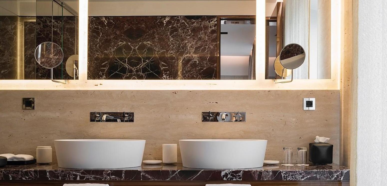 Deluxe Suite 4