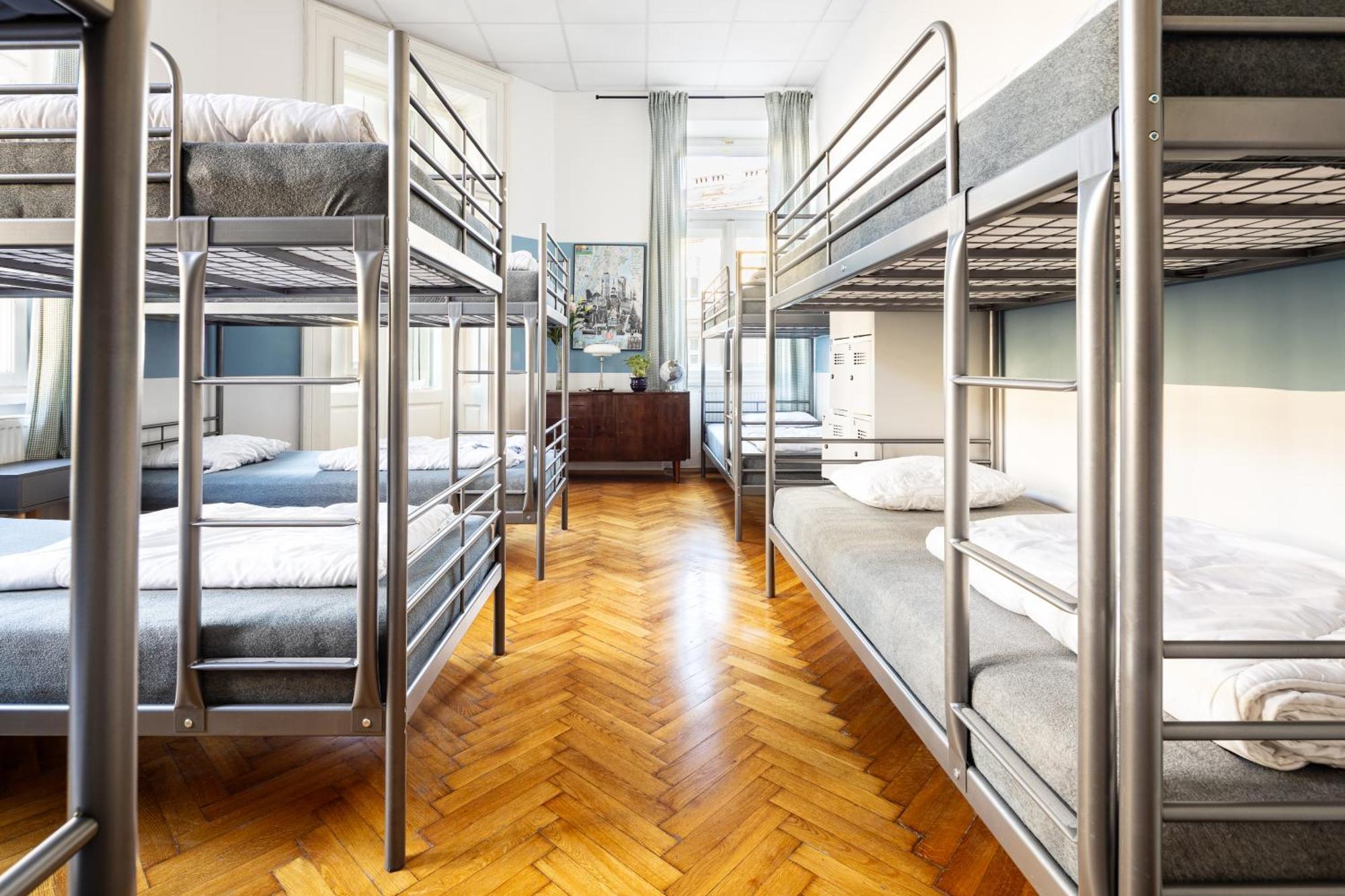 Single Bed 10-Bed Dormitory Room