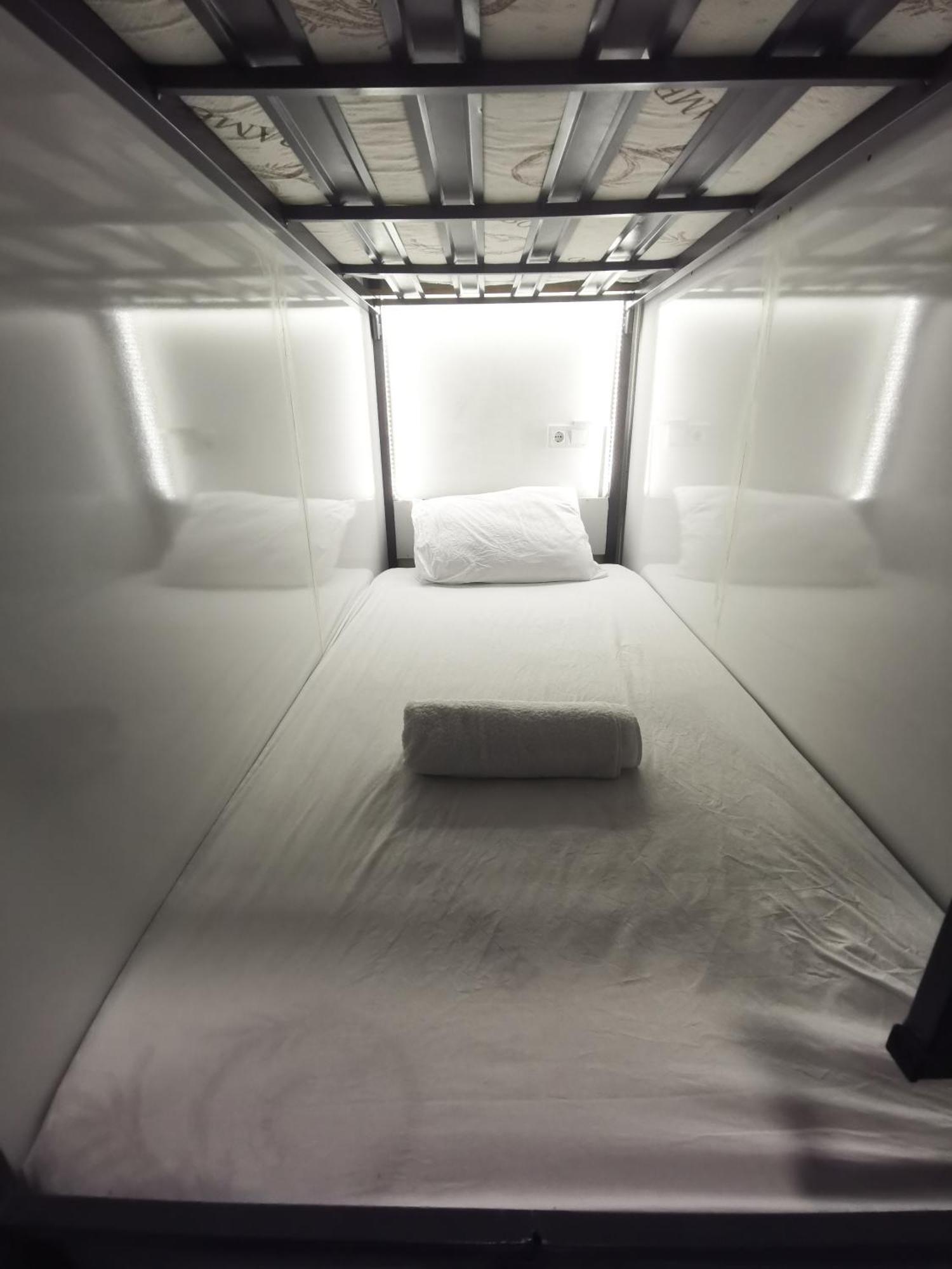 Single Bed 4-Bed Dormitory Room
