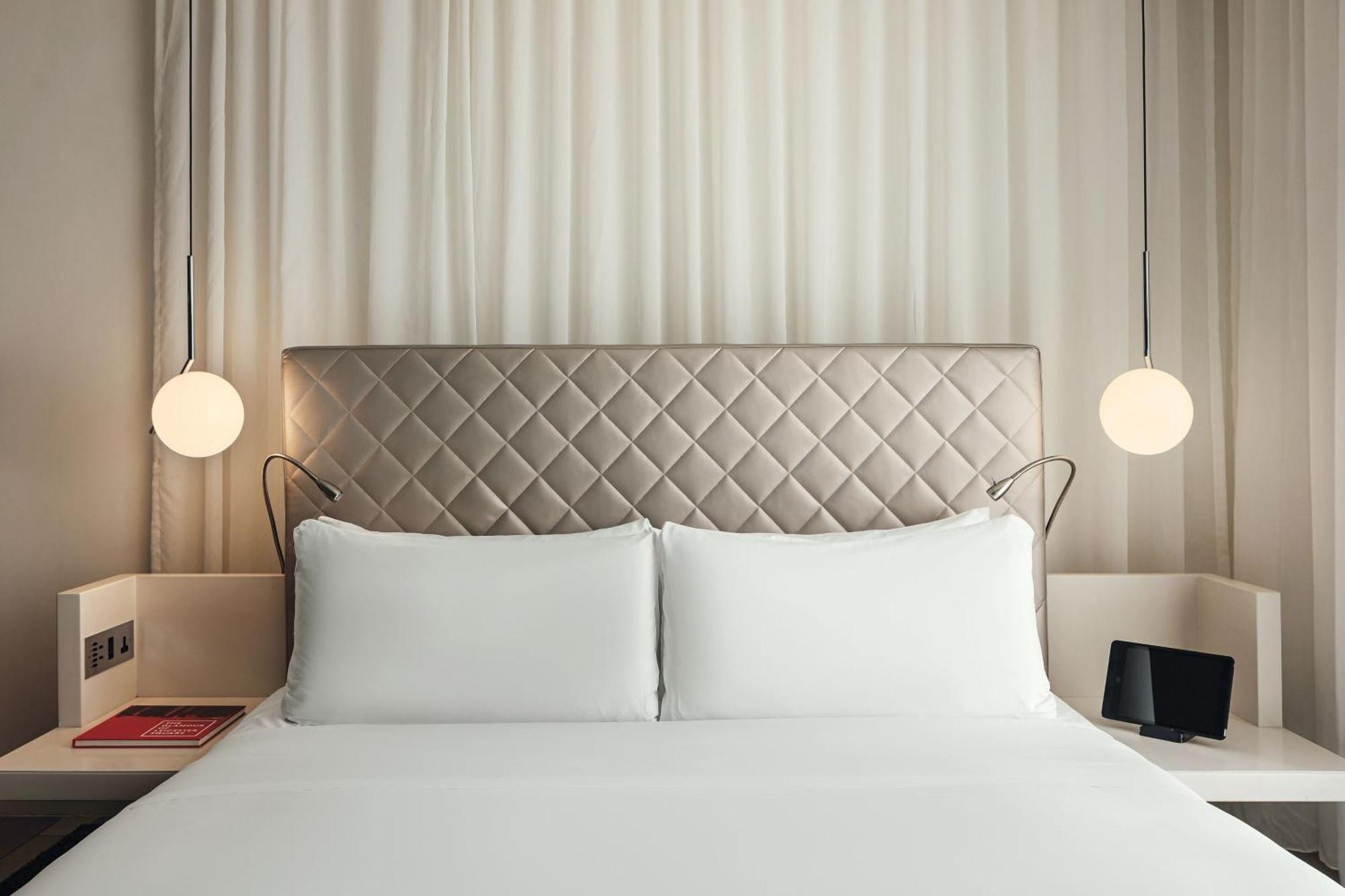 Superior Guest Room with One King Bed - Mid Floor