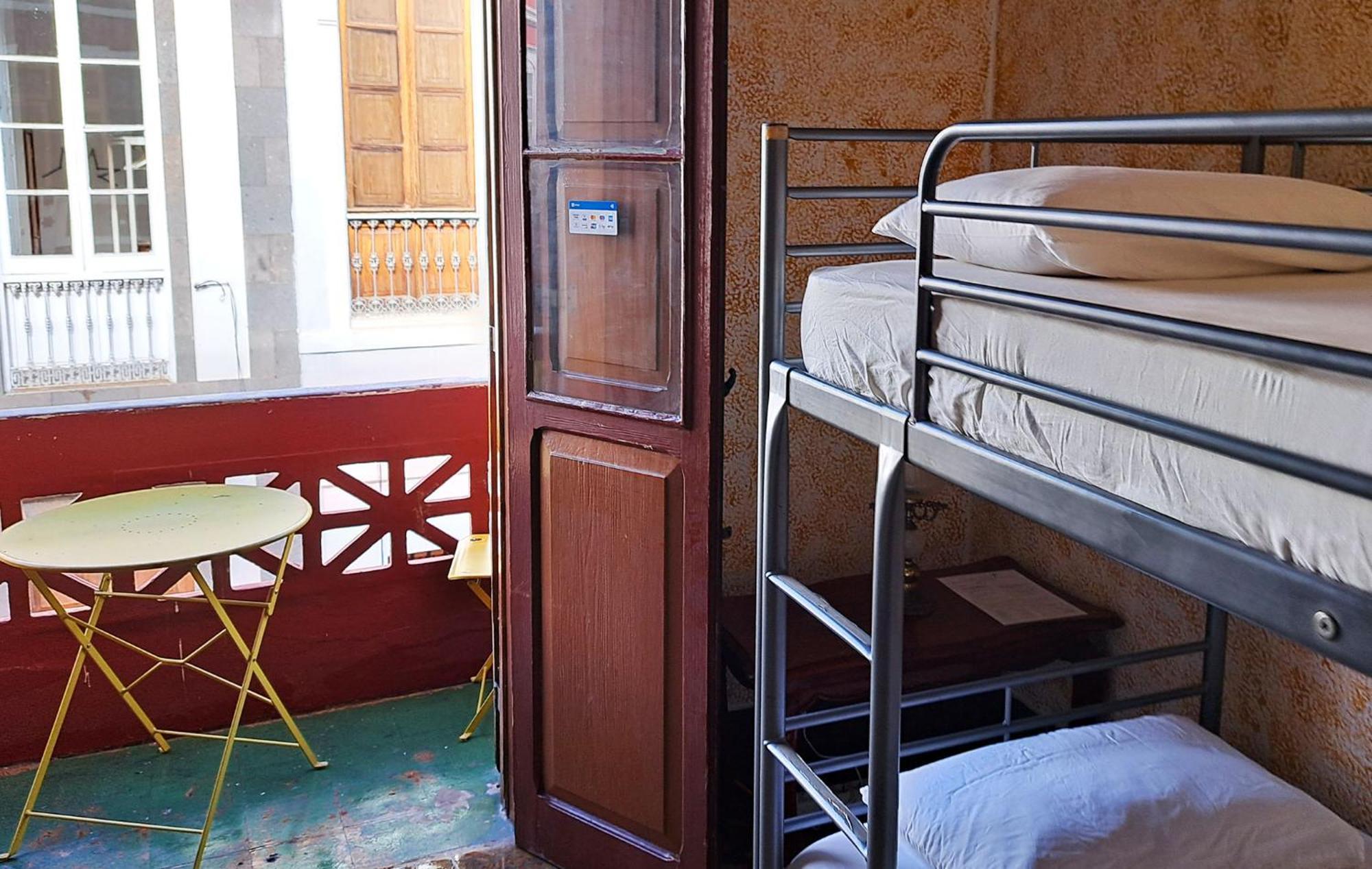 Bed 4-Bed Mixed Dormitory Room