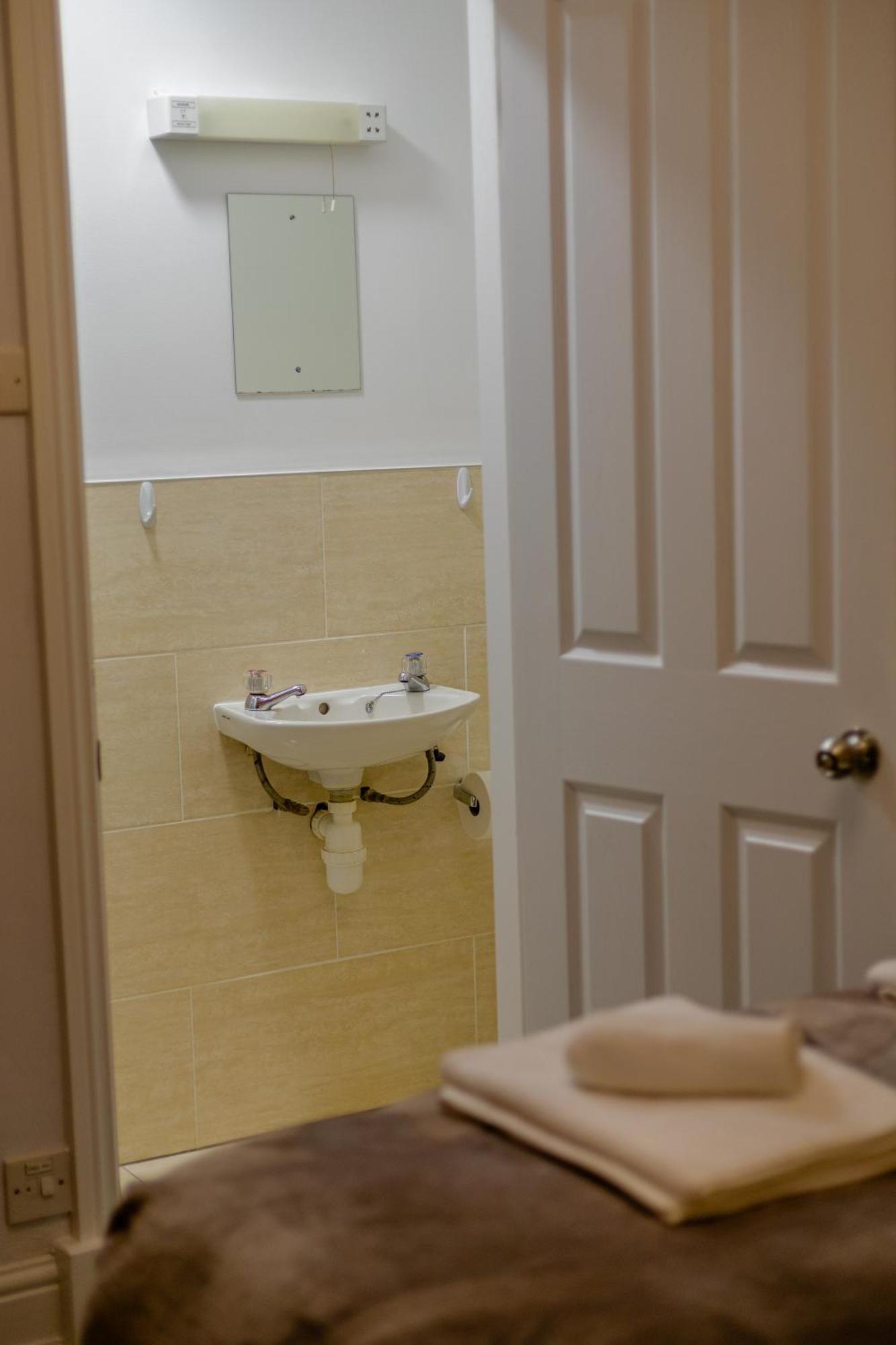 Double Room with Private Bathroom,1534673368:JPEG