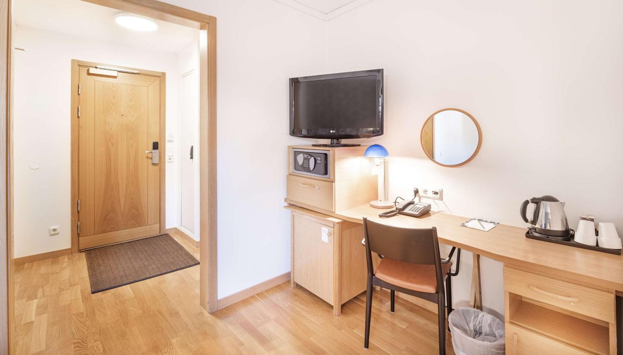 Standard Queen Room