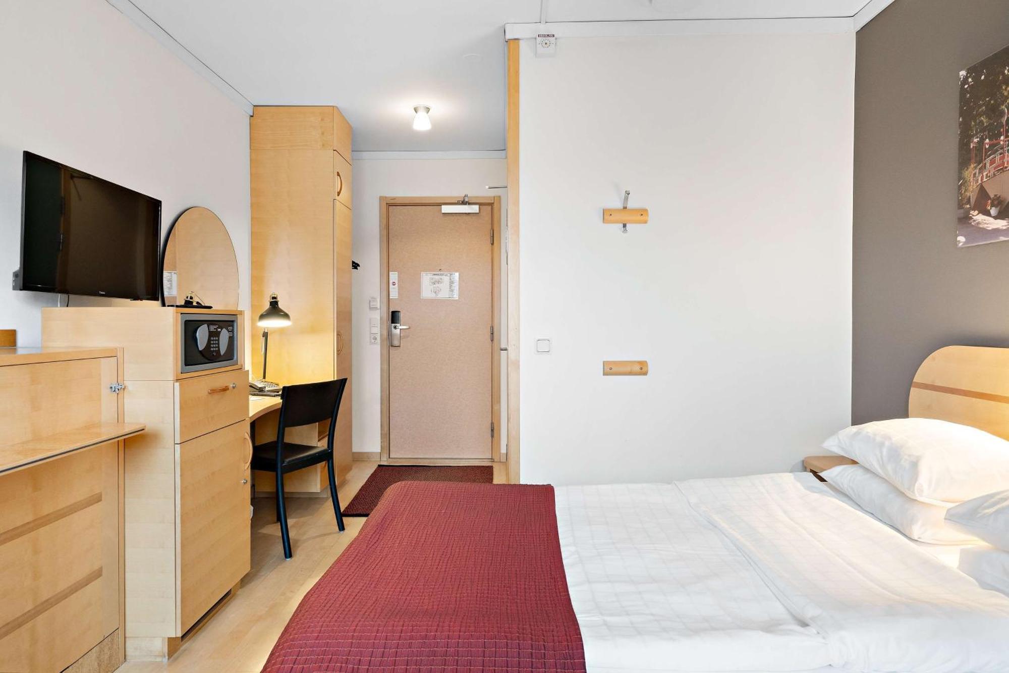 Standard Queen Room Wall Bed