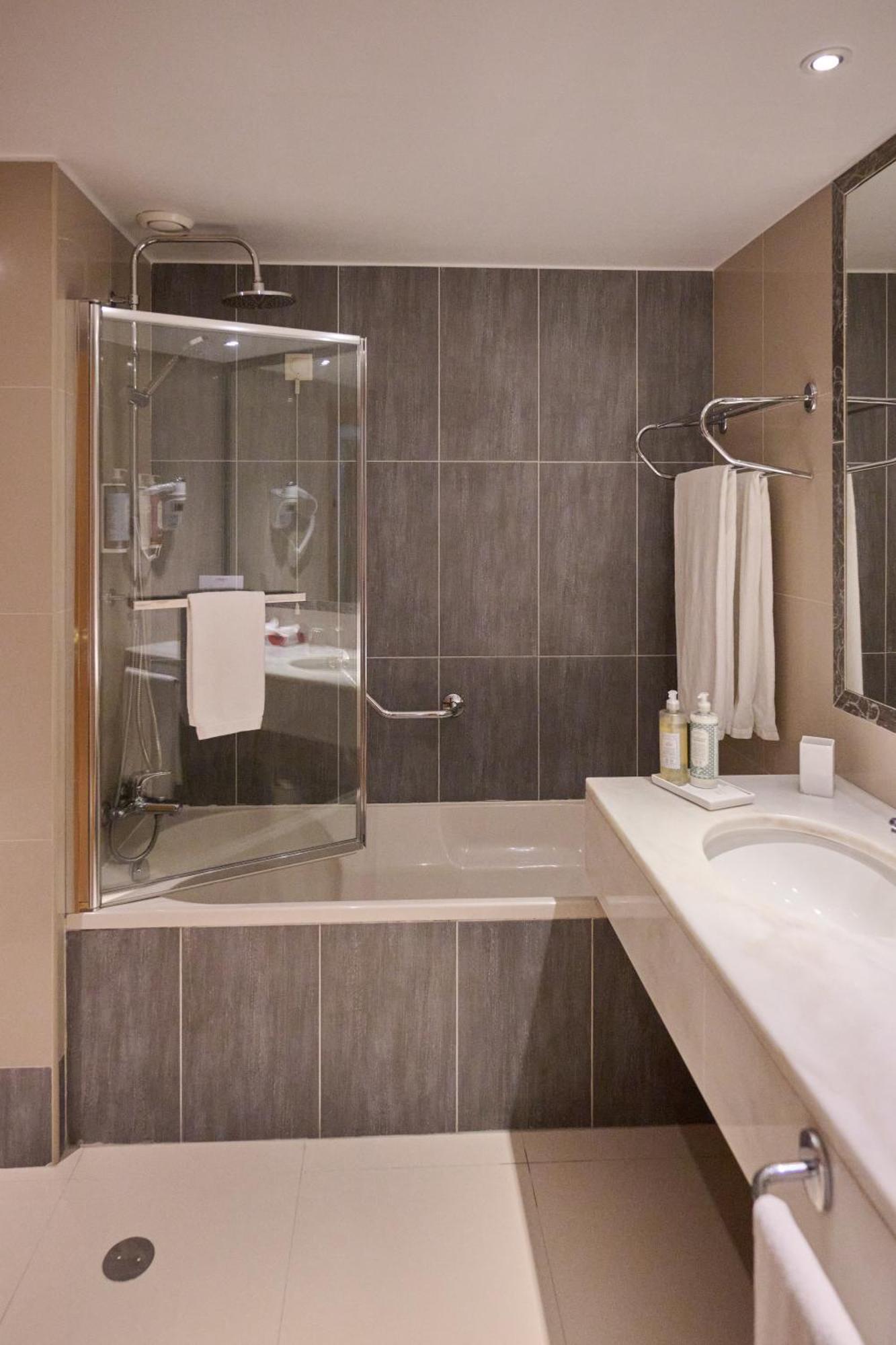 Double or Twin Deluxe Room with Garden View,1535229181:JPEG