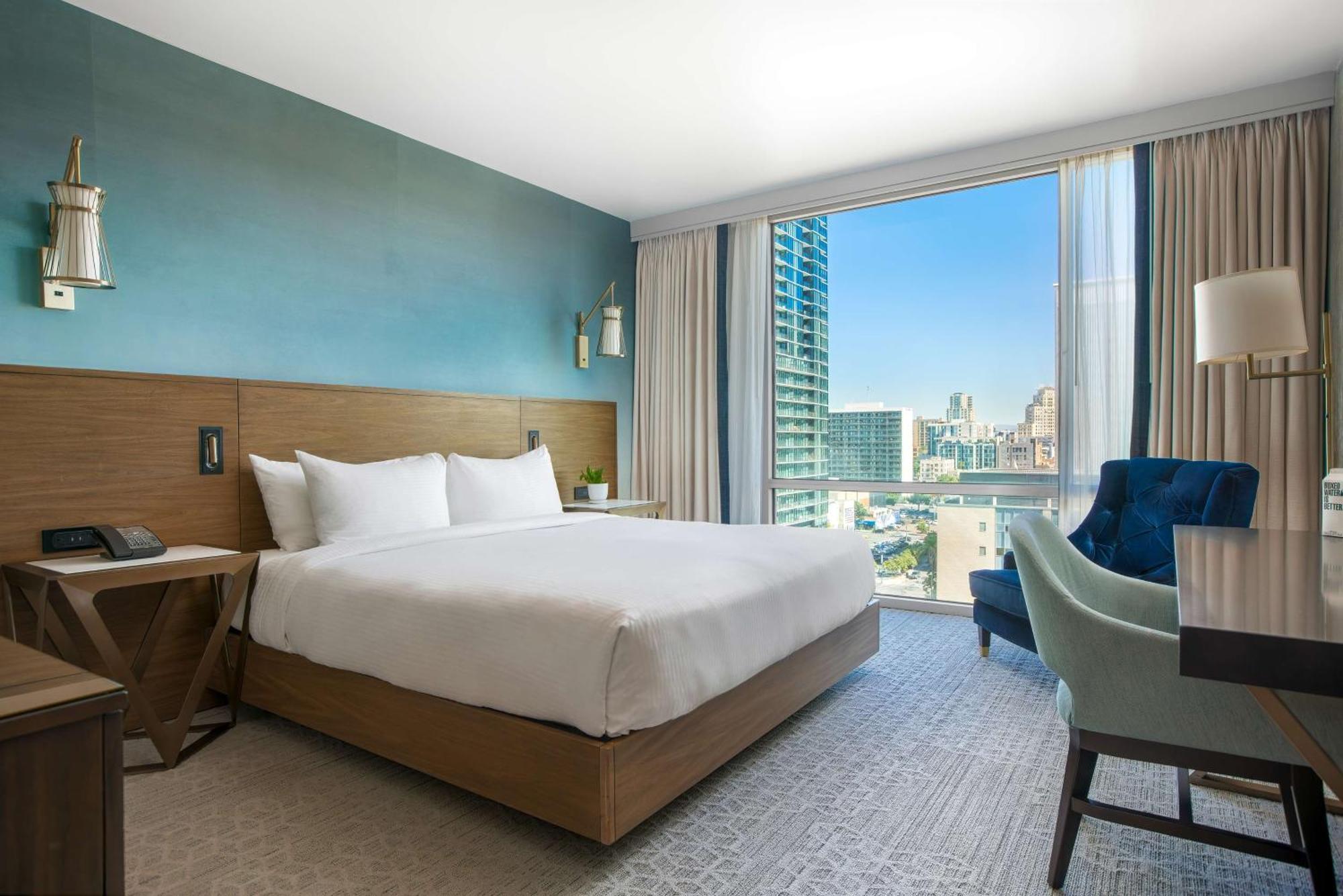 Upper Level King Room with City View