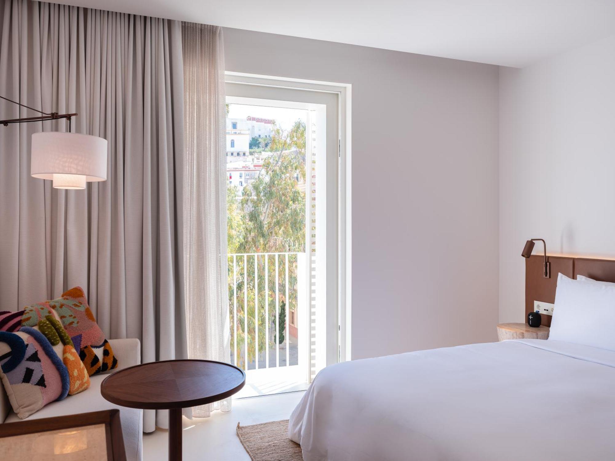 Deluxe King