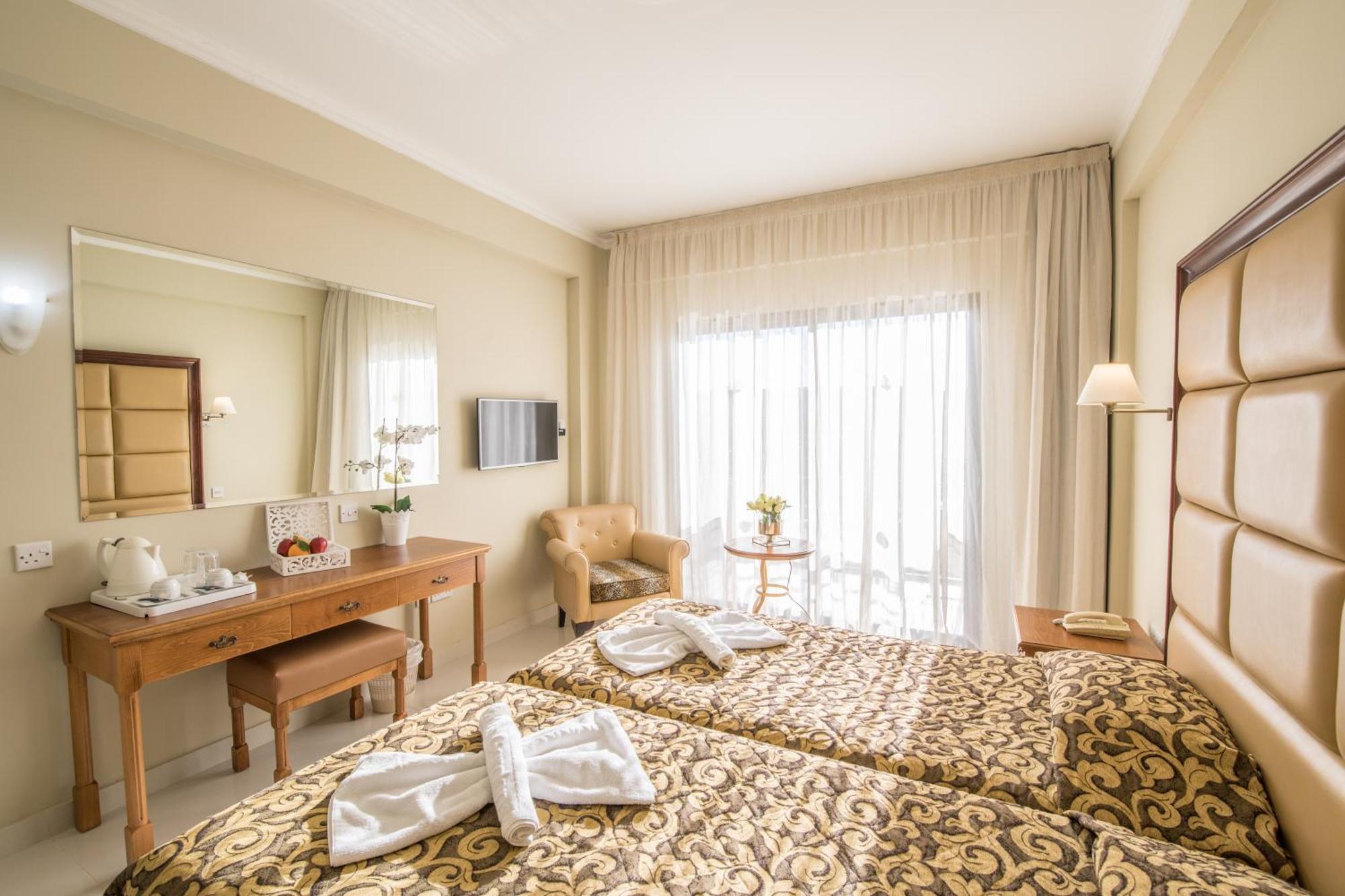 Standard Double or Twin Room Pool View
