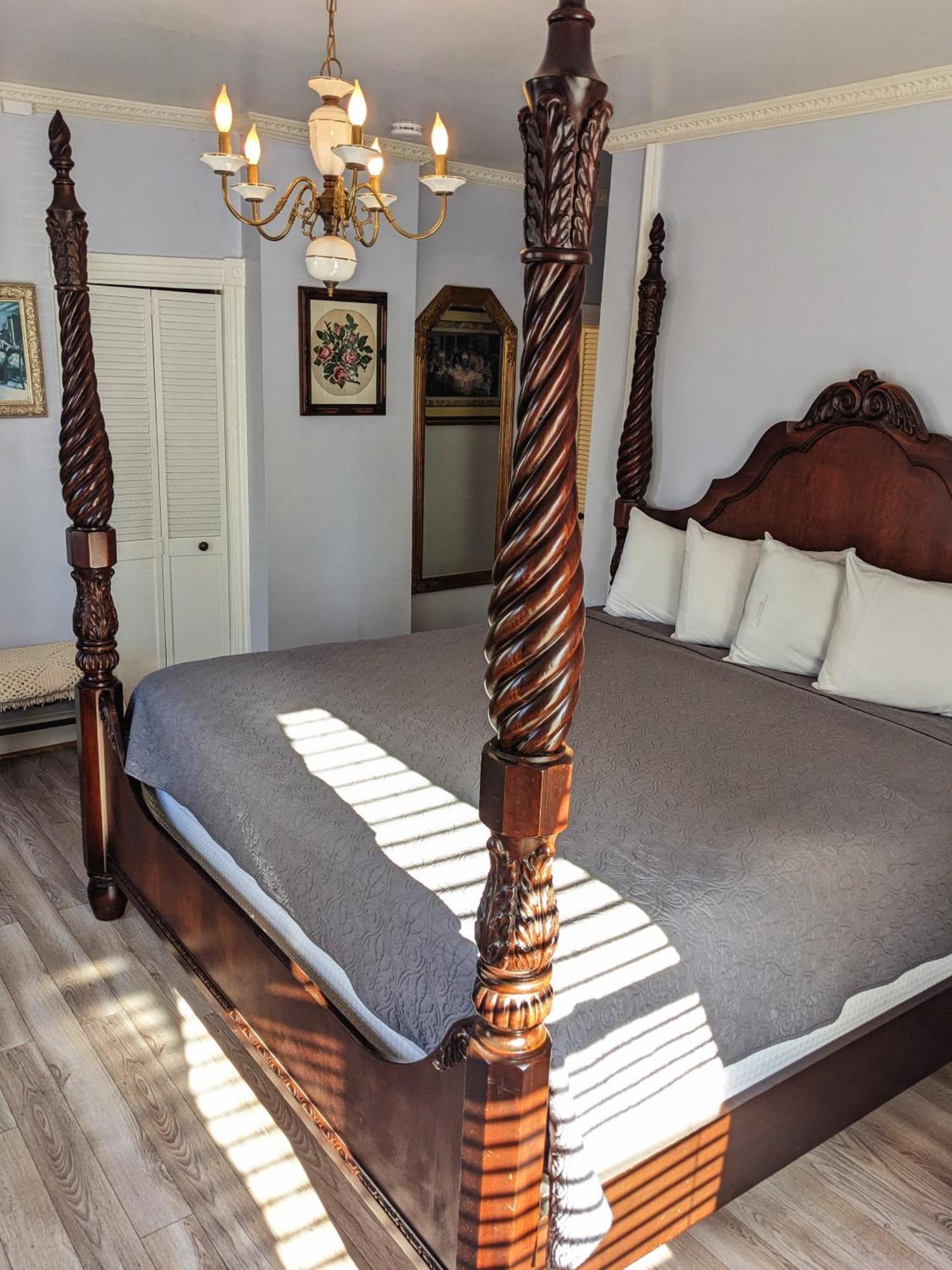 Deluxe Zimmer mit Kingsize-Bett