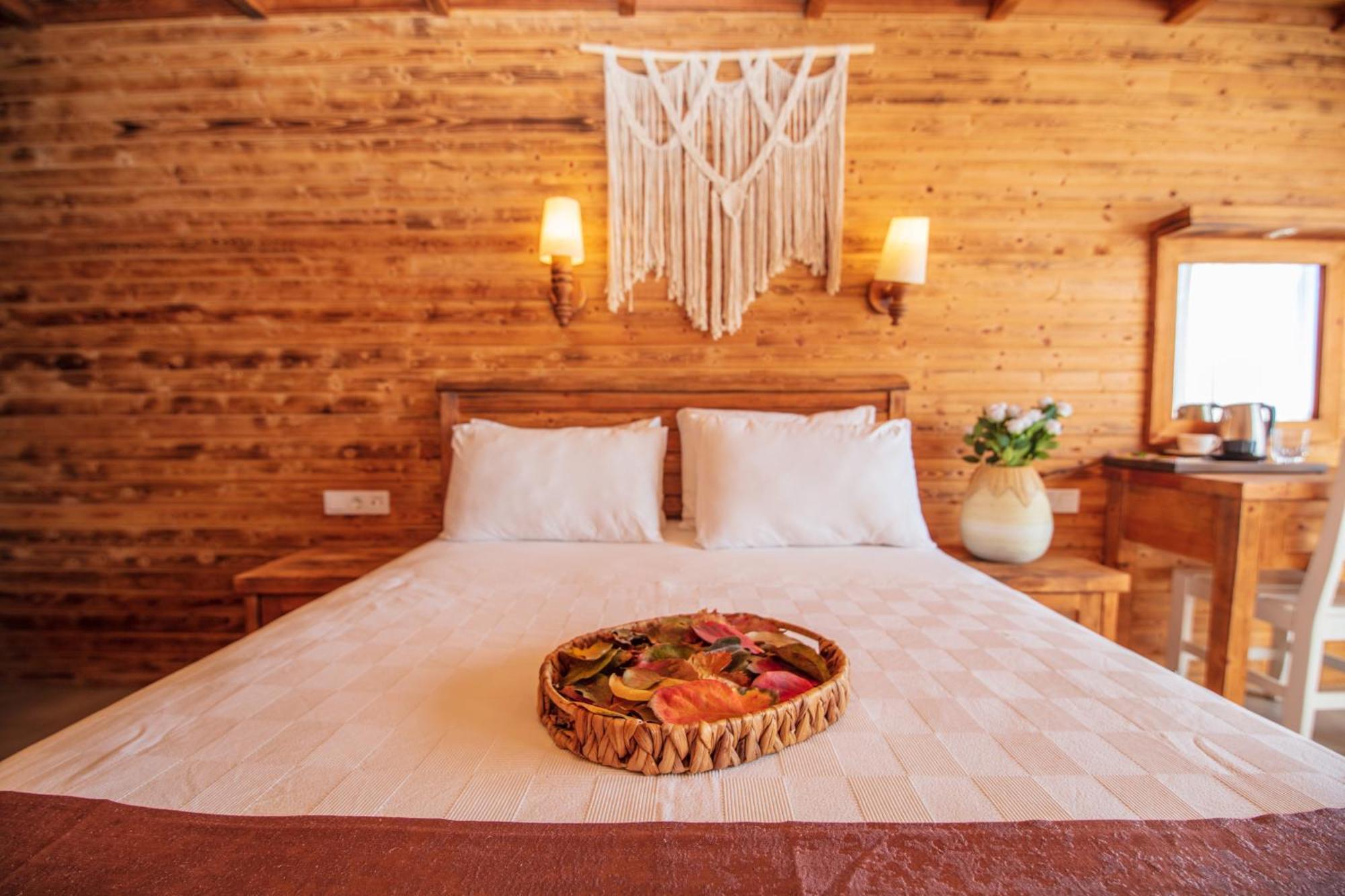 Deluxe Double Room Bath