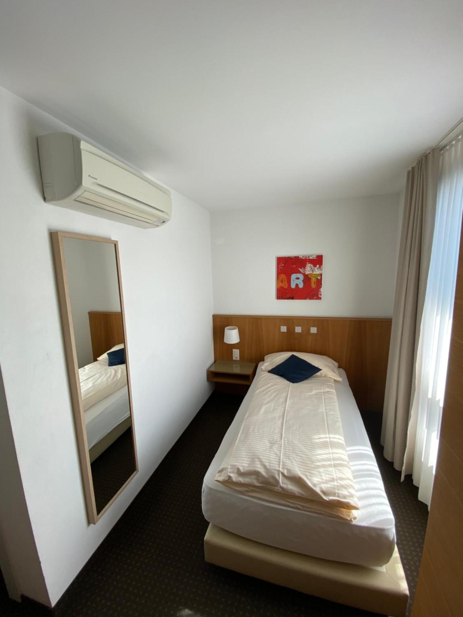 Single Room,1536335812:JPEG