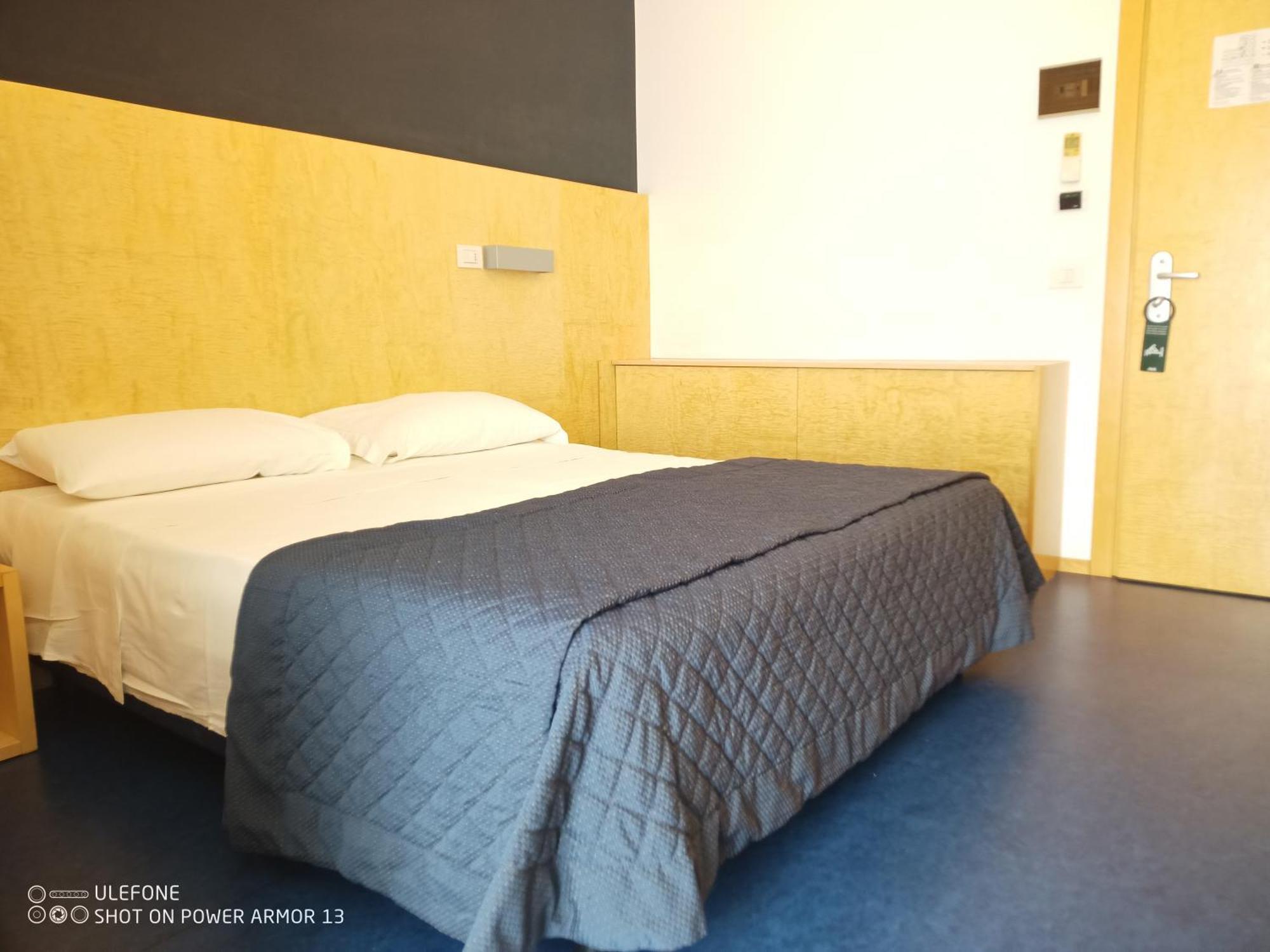 Chambre Double Supérieure avec Terrasse - Vue sur Piscine