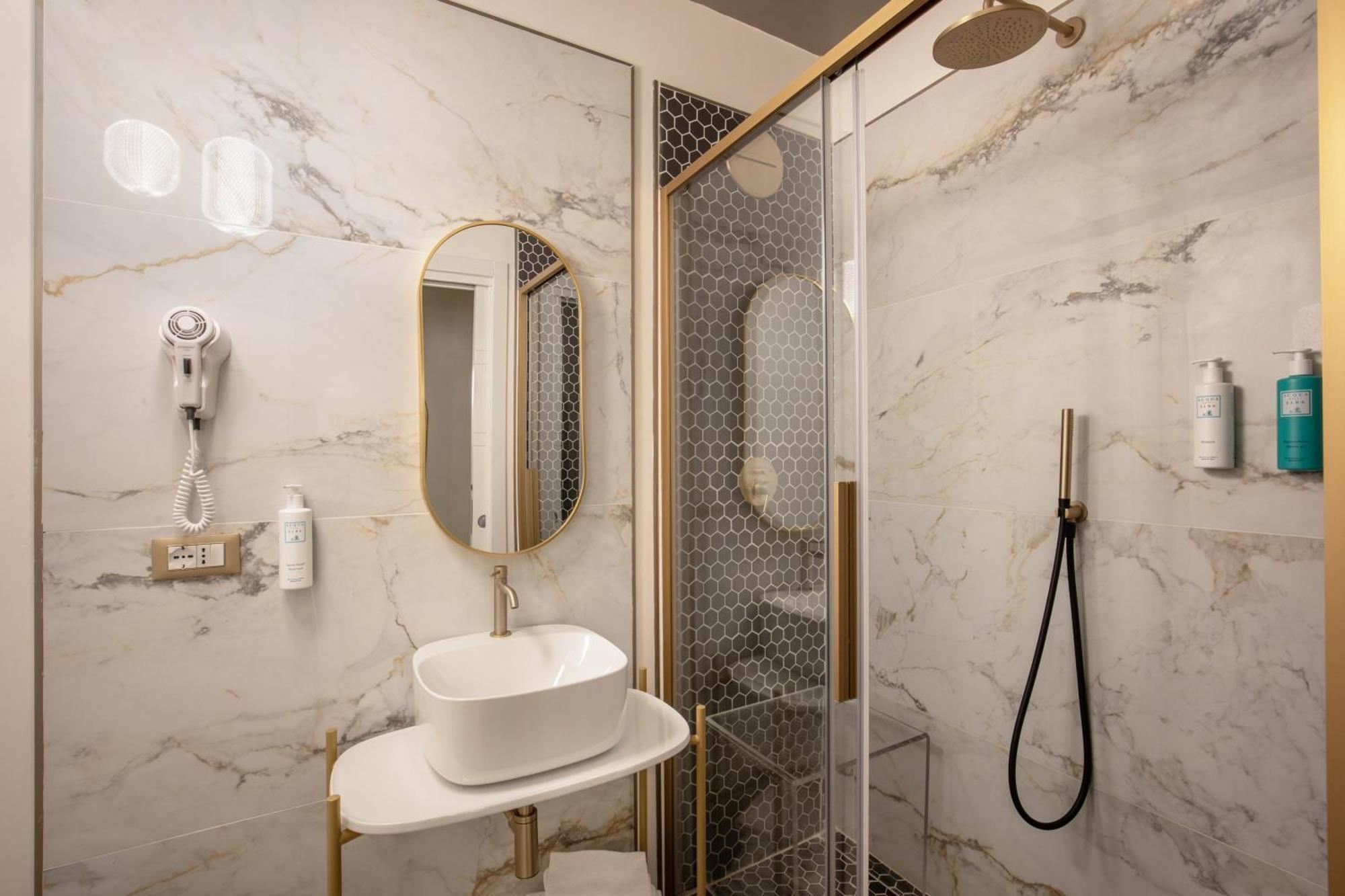 Double or Twin Room Annex Building Via del Corso 75