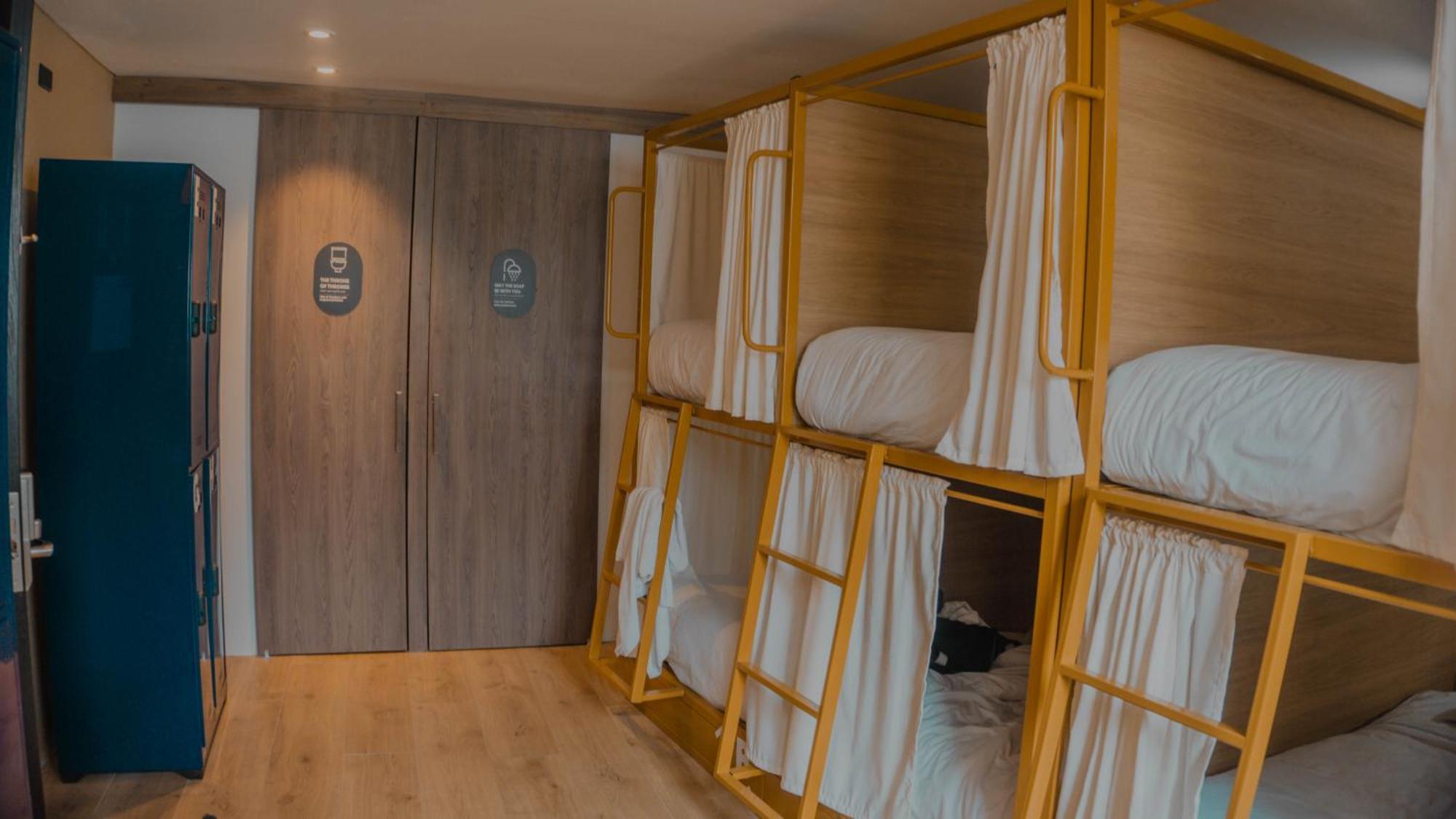 Bed 8-Bed Dormitory Room
