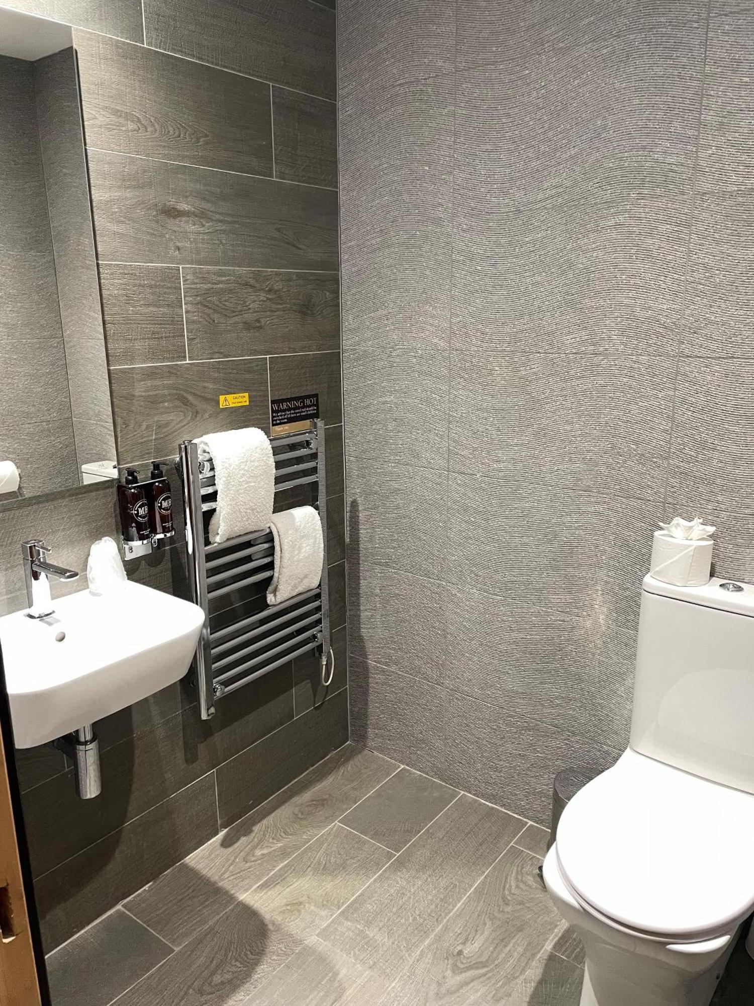 Two-Bedroom Suite,1595398716:JPEG
