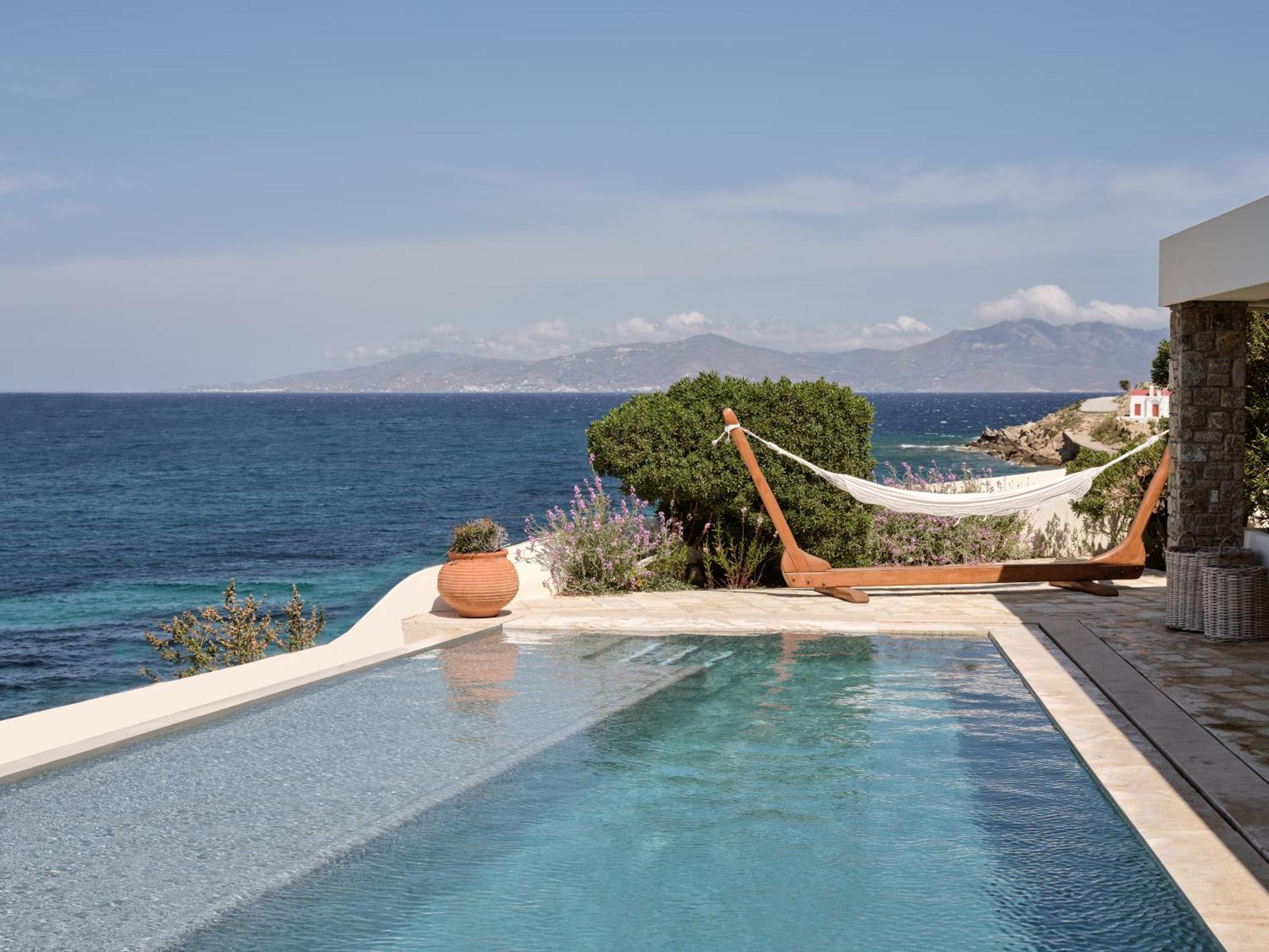 1 Bedroom Waterfront Villa Private Pool 350 meters from main hotel