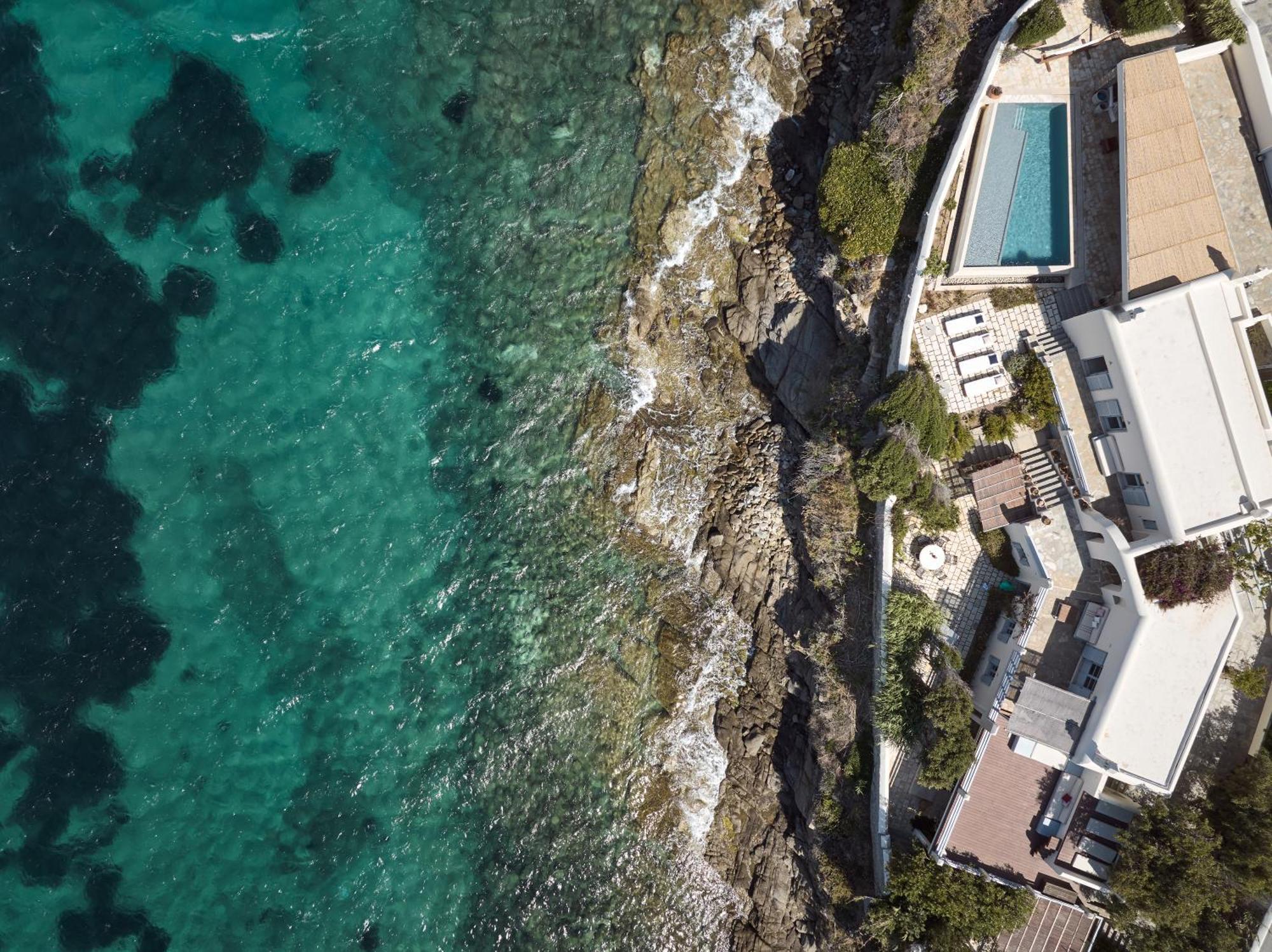 Waterfront Suite Private Whirlpool 350 meters from the main hotel