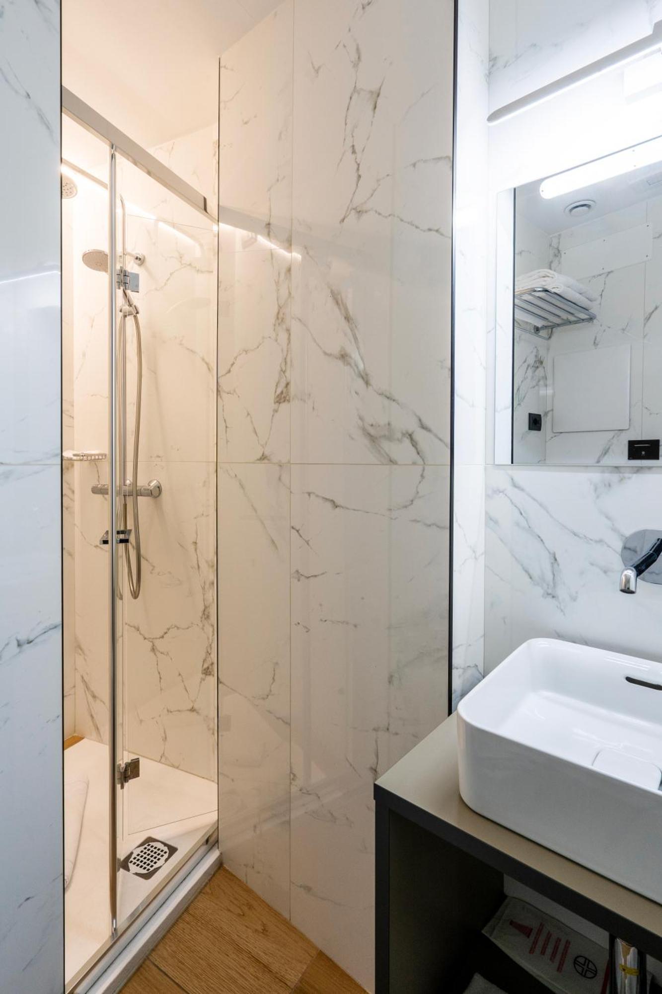 Double or Twin Room Private External Bathroom,1537057186:JPEG