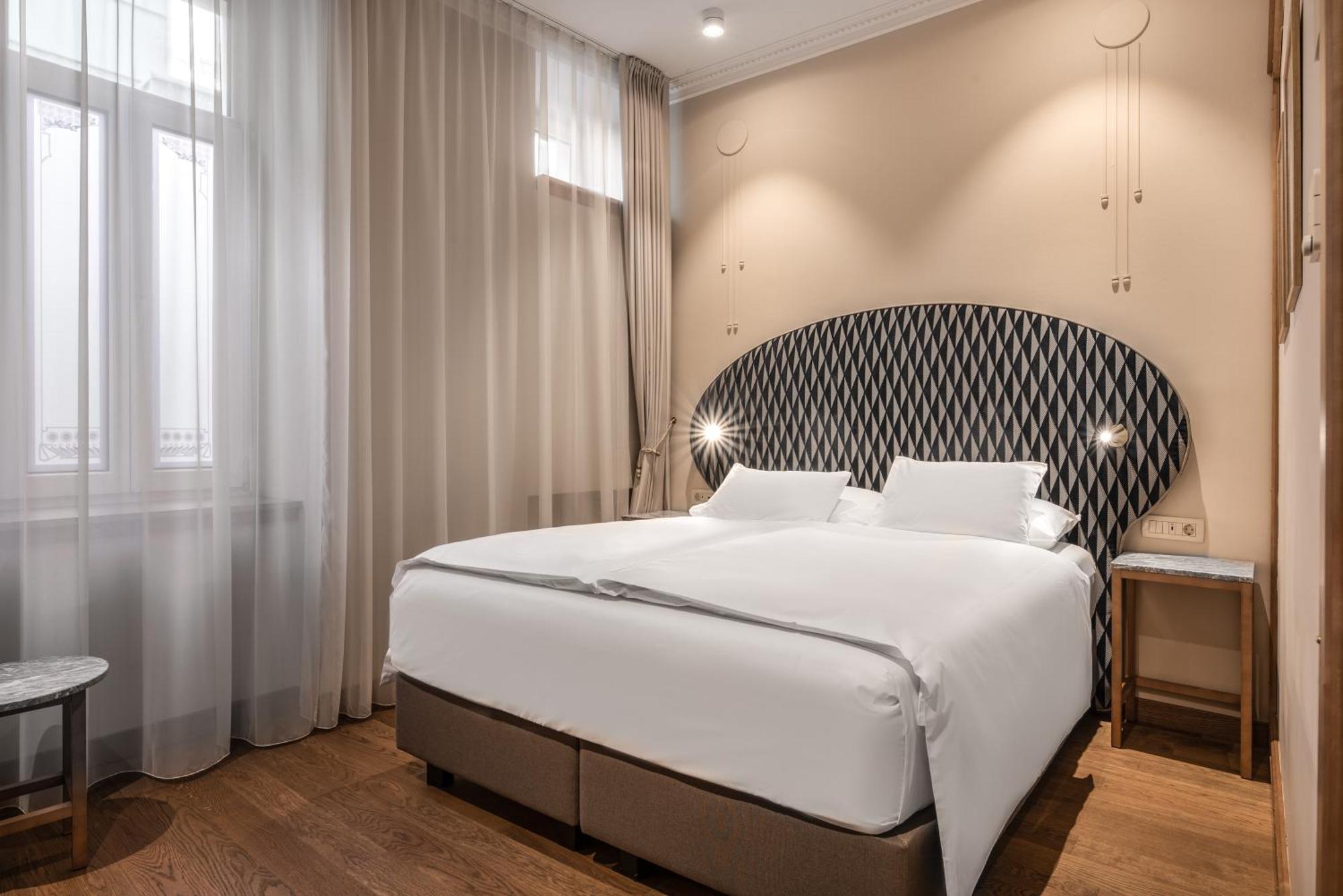 Superior Comfort Queen Room