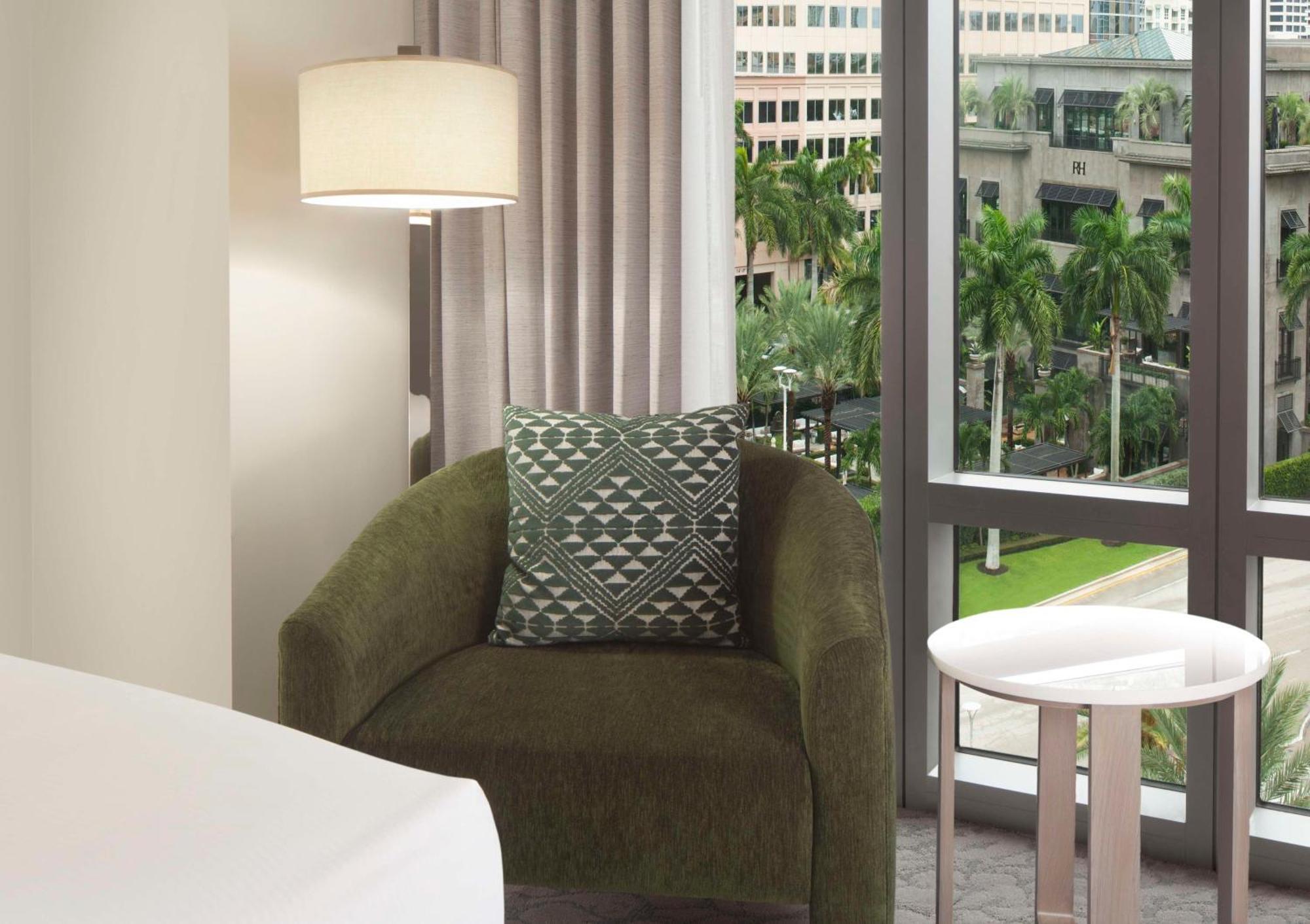 Deluxe King Room City View