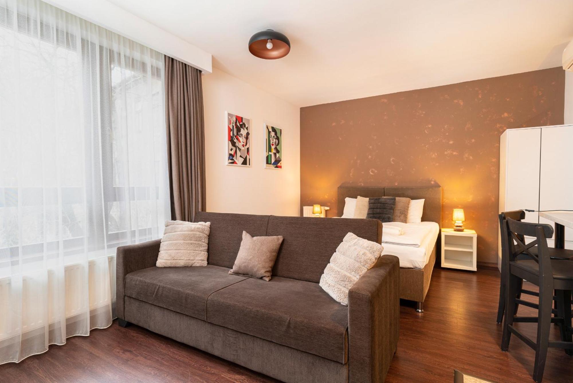 Deluxe Studio Apartment