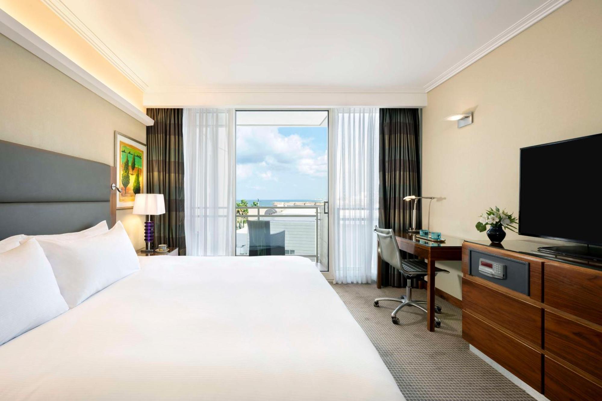 Deluxe King Room Sea View