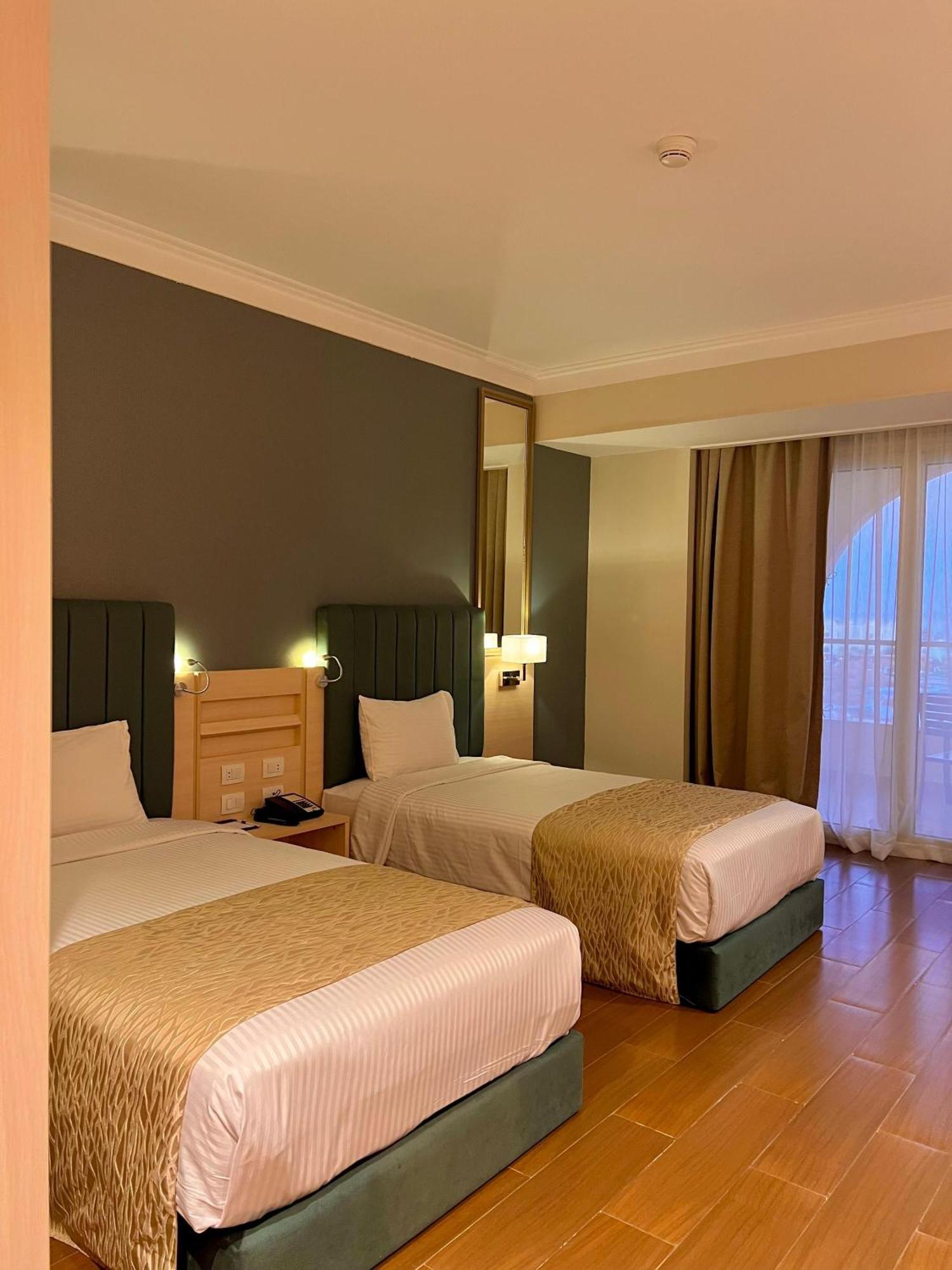 Main Building Superior Room – Garden View