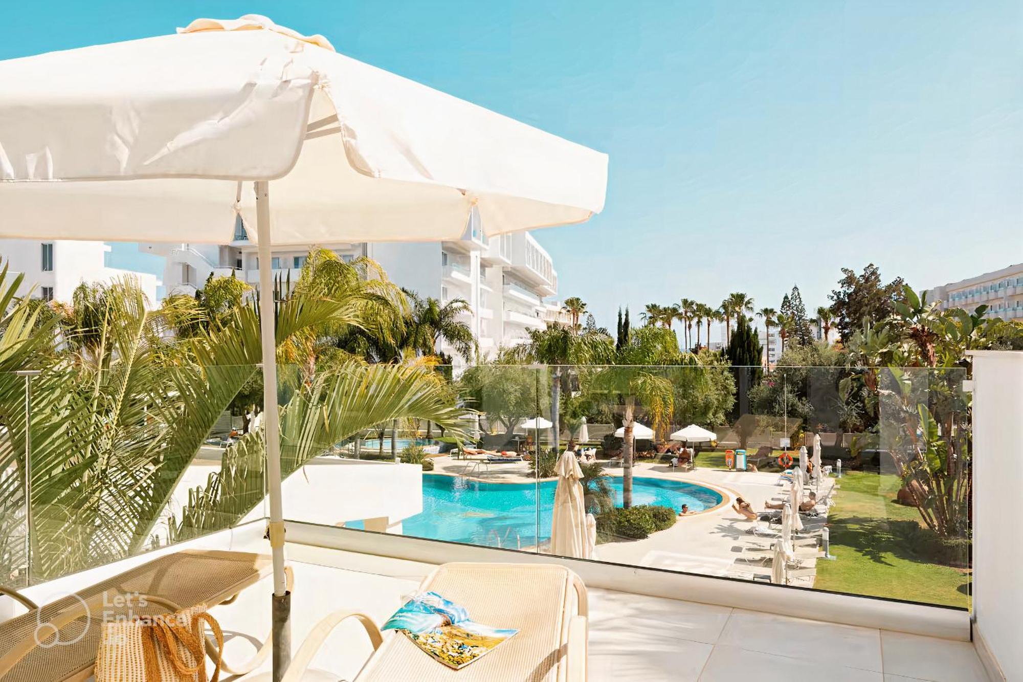 Superior Double or Twin Room Balcony Pool View