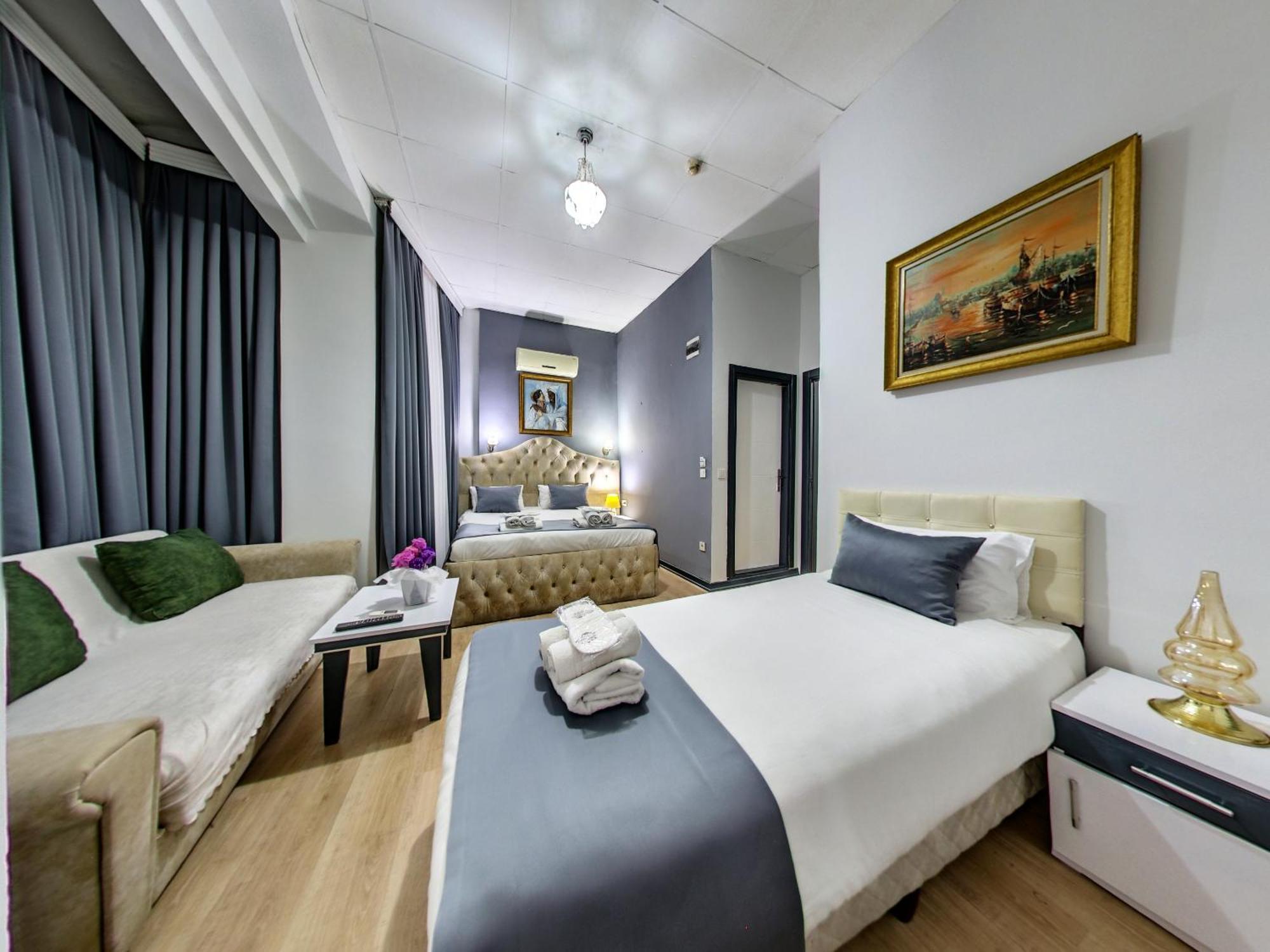 Deluxe Queen Suite