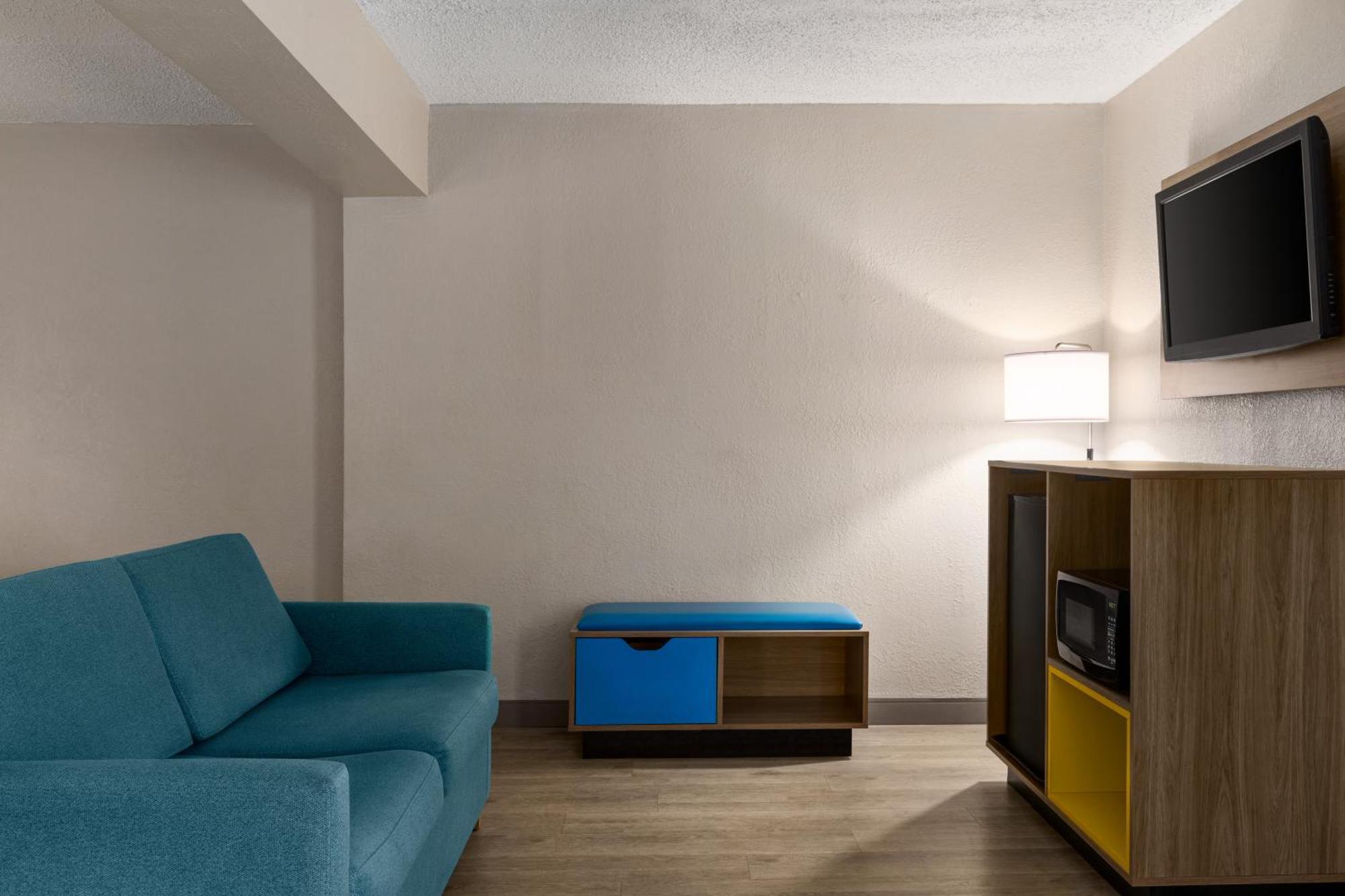 Queen Room Two Queen Beds Mobility or Hearing Accessible Non-Smoking