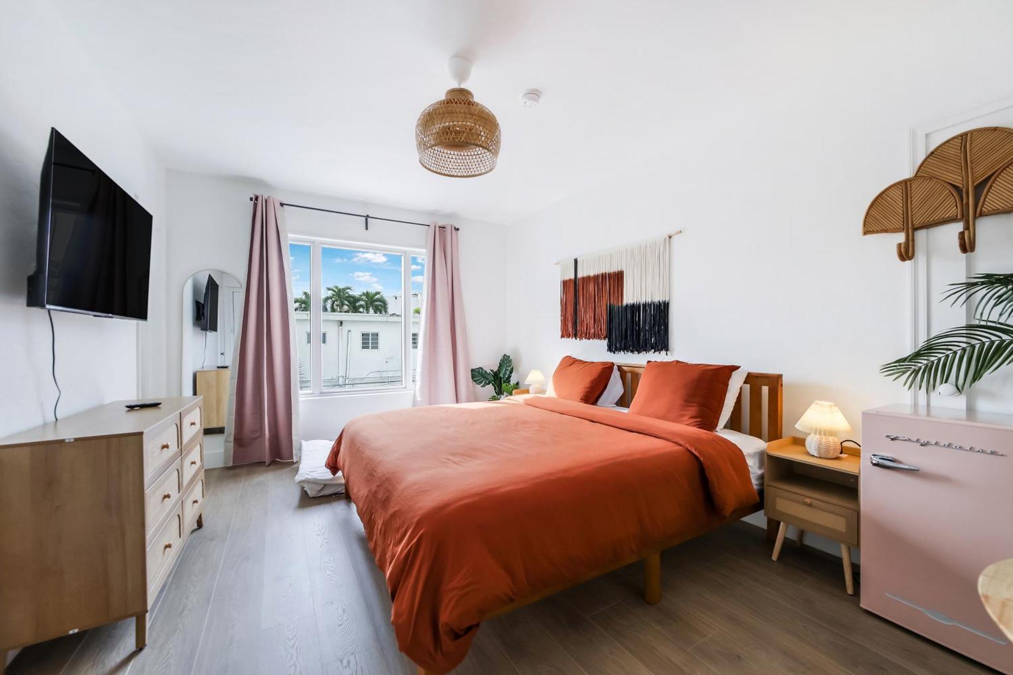 Chambre Deluxe - Lit King-Size et Matelas en Soir (Enregistrement Autonome)