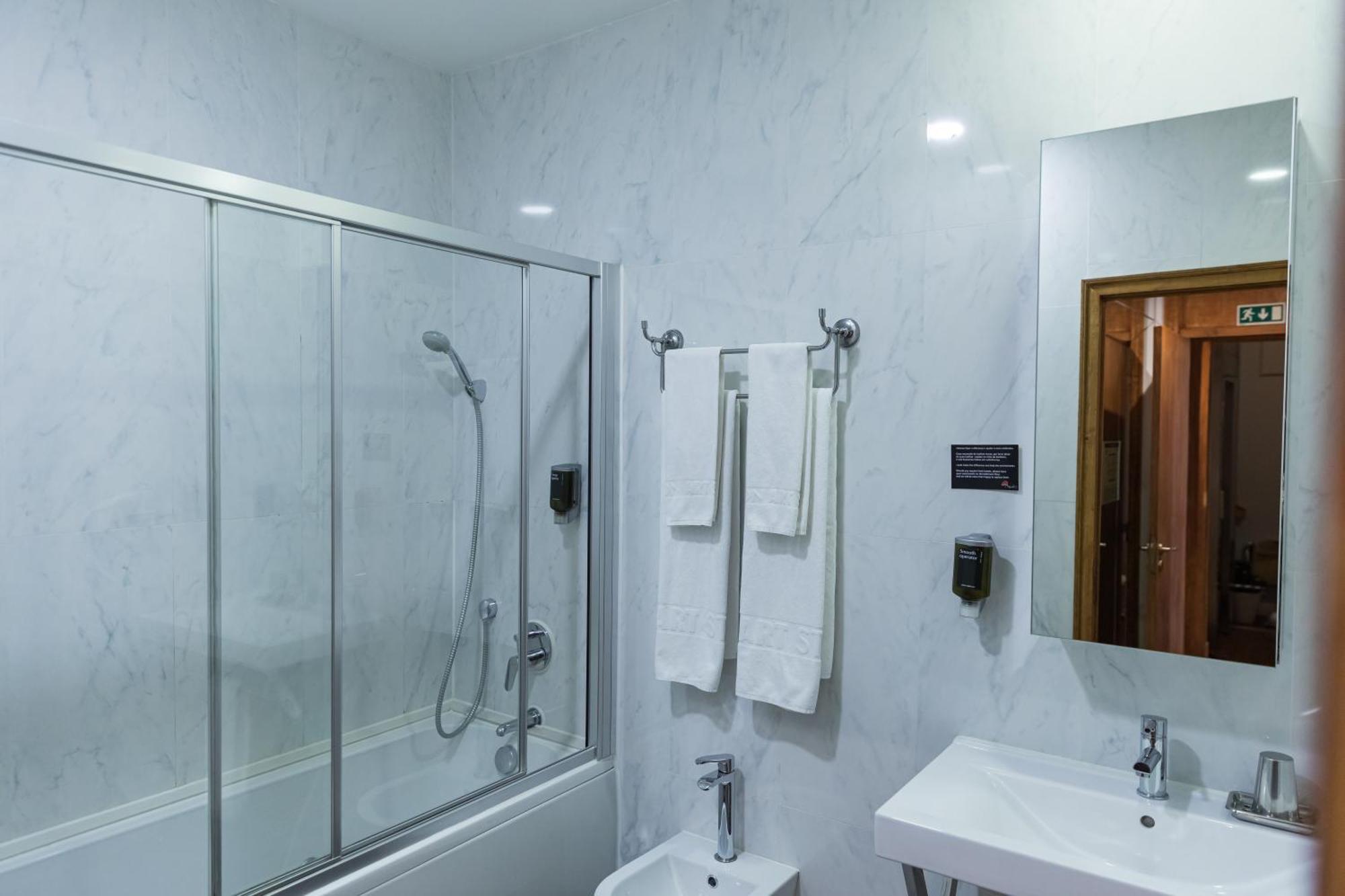 Two-Bedroom Apartment,1538361721:JPEG