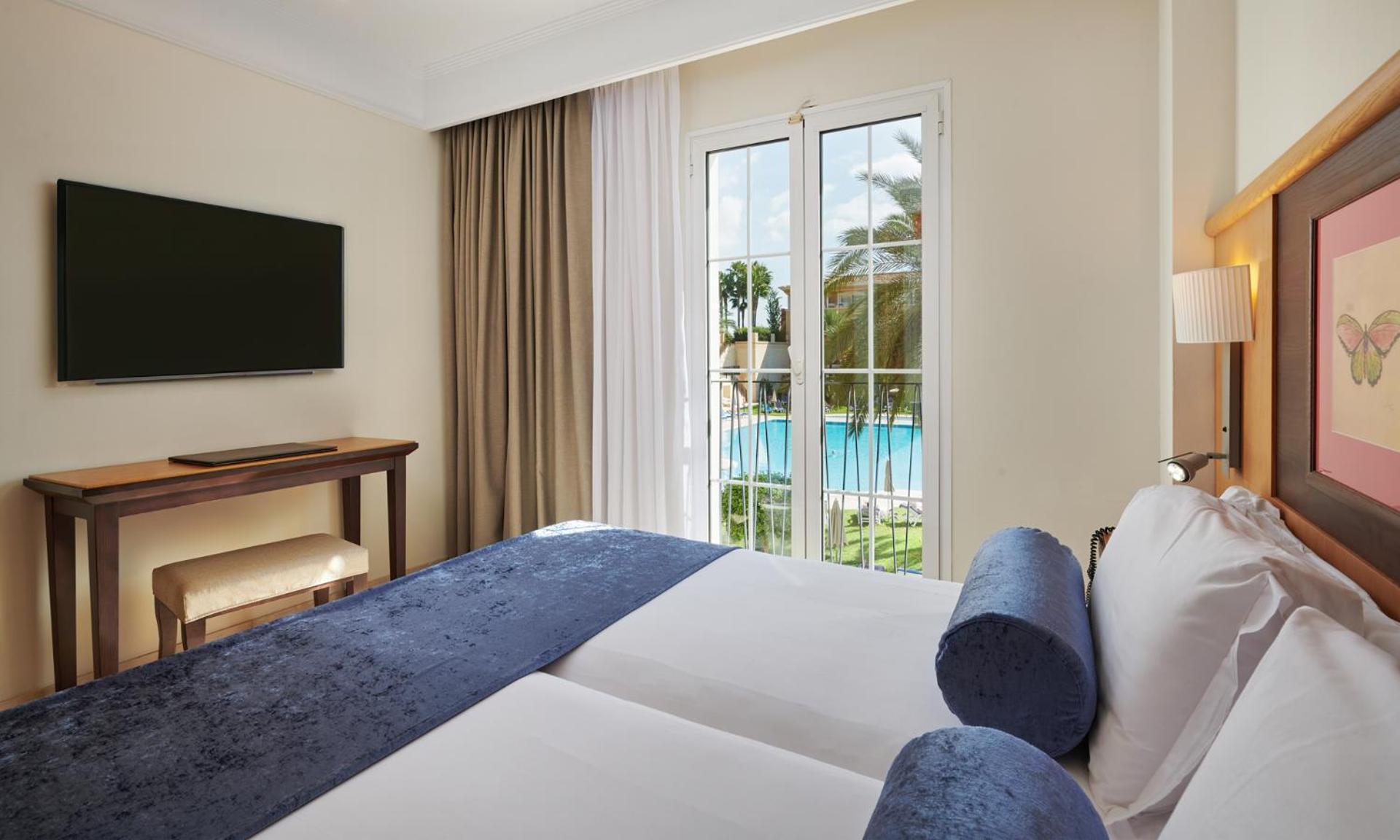 Suite Pool View