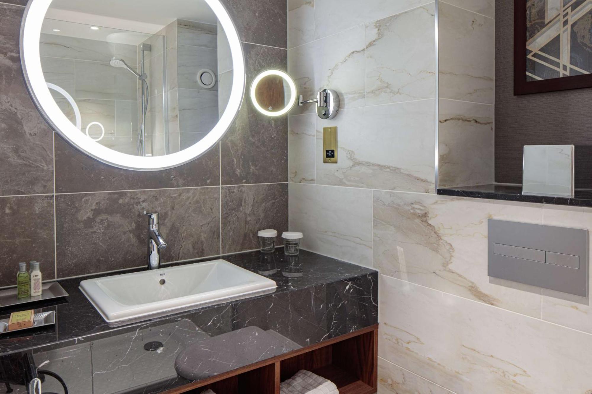 Habitación Executive con acceso al salón y cama extragrande