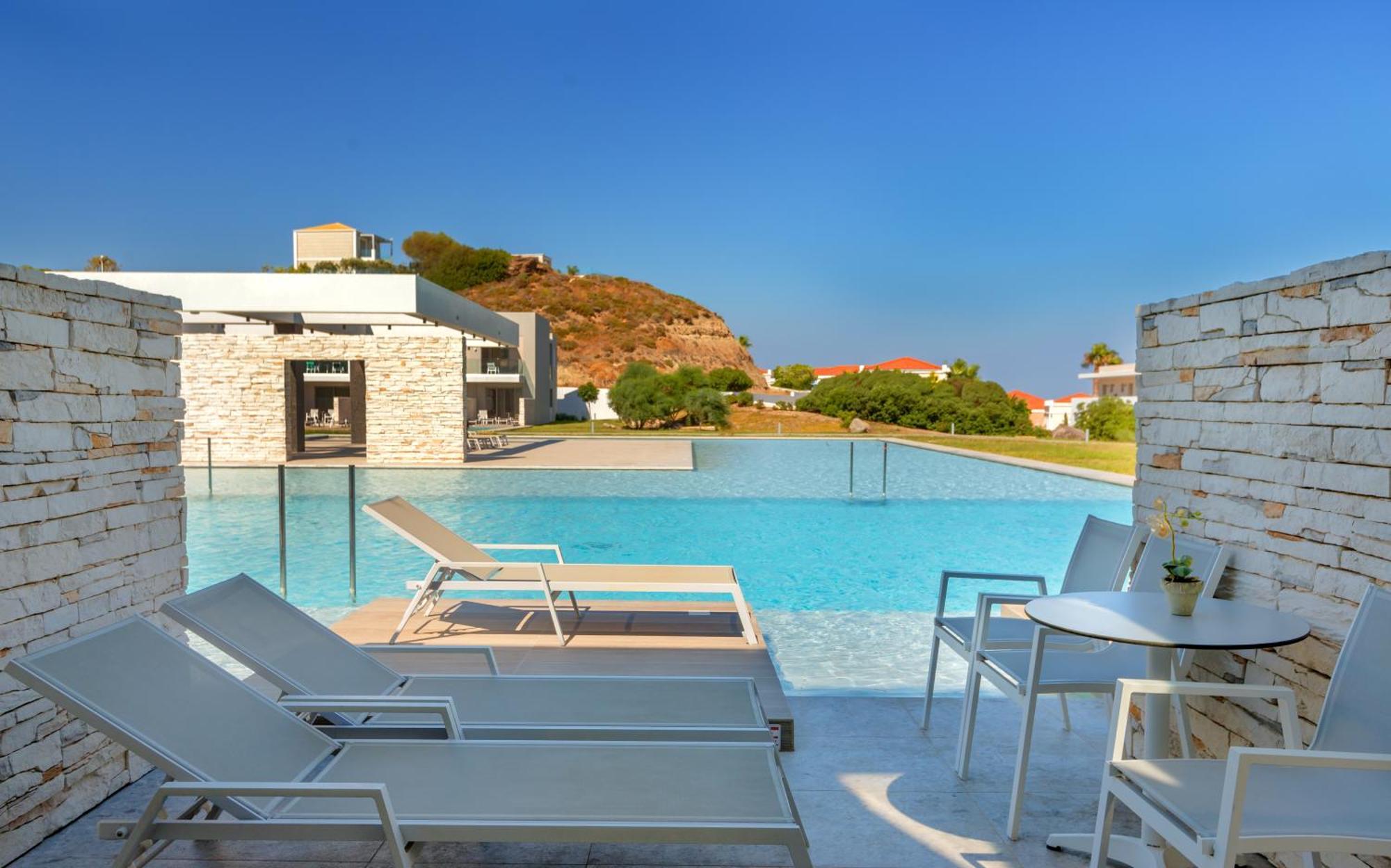 Double Swim Up Room