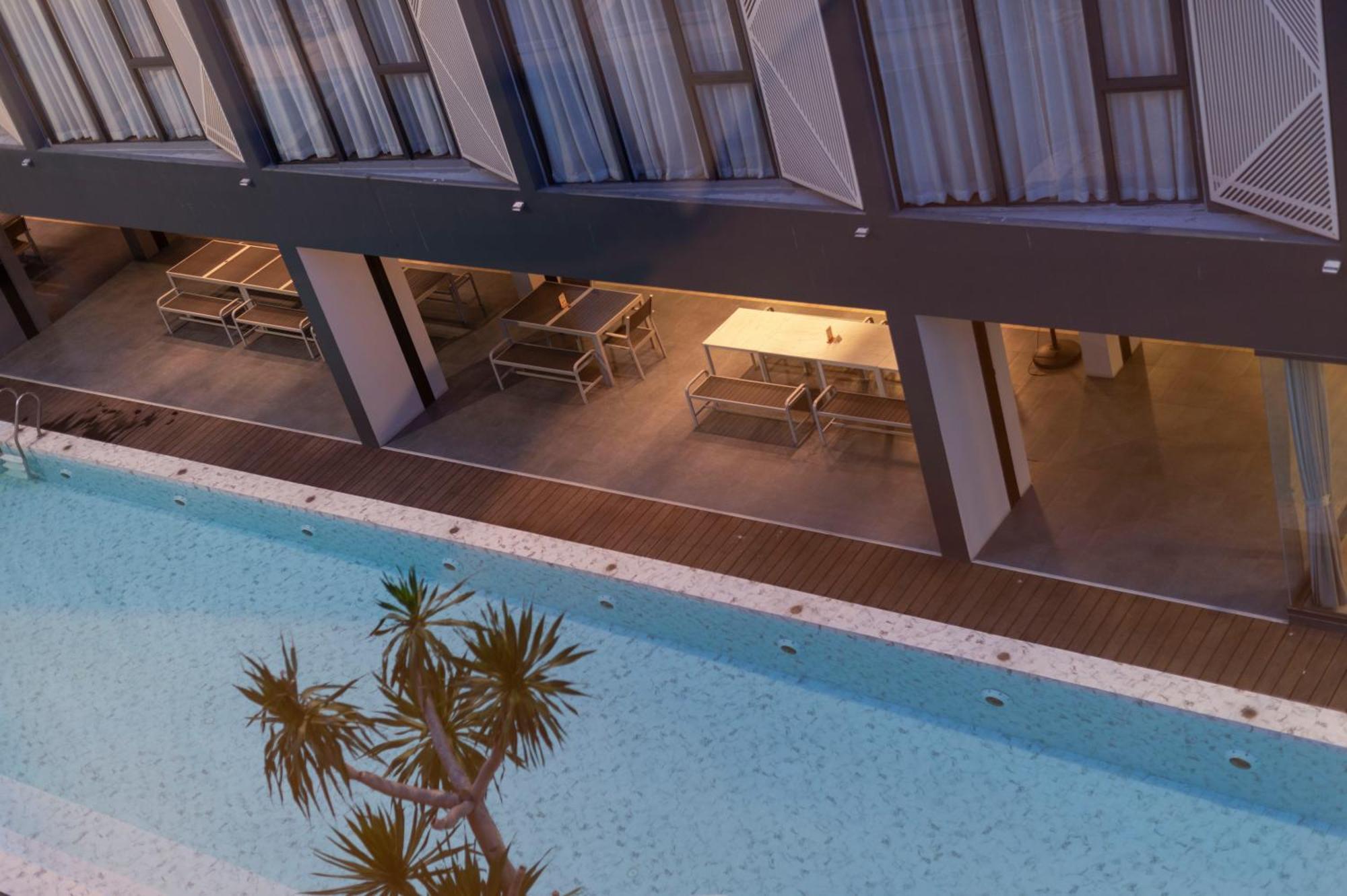 Deluxe Pool View