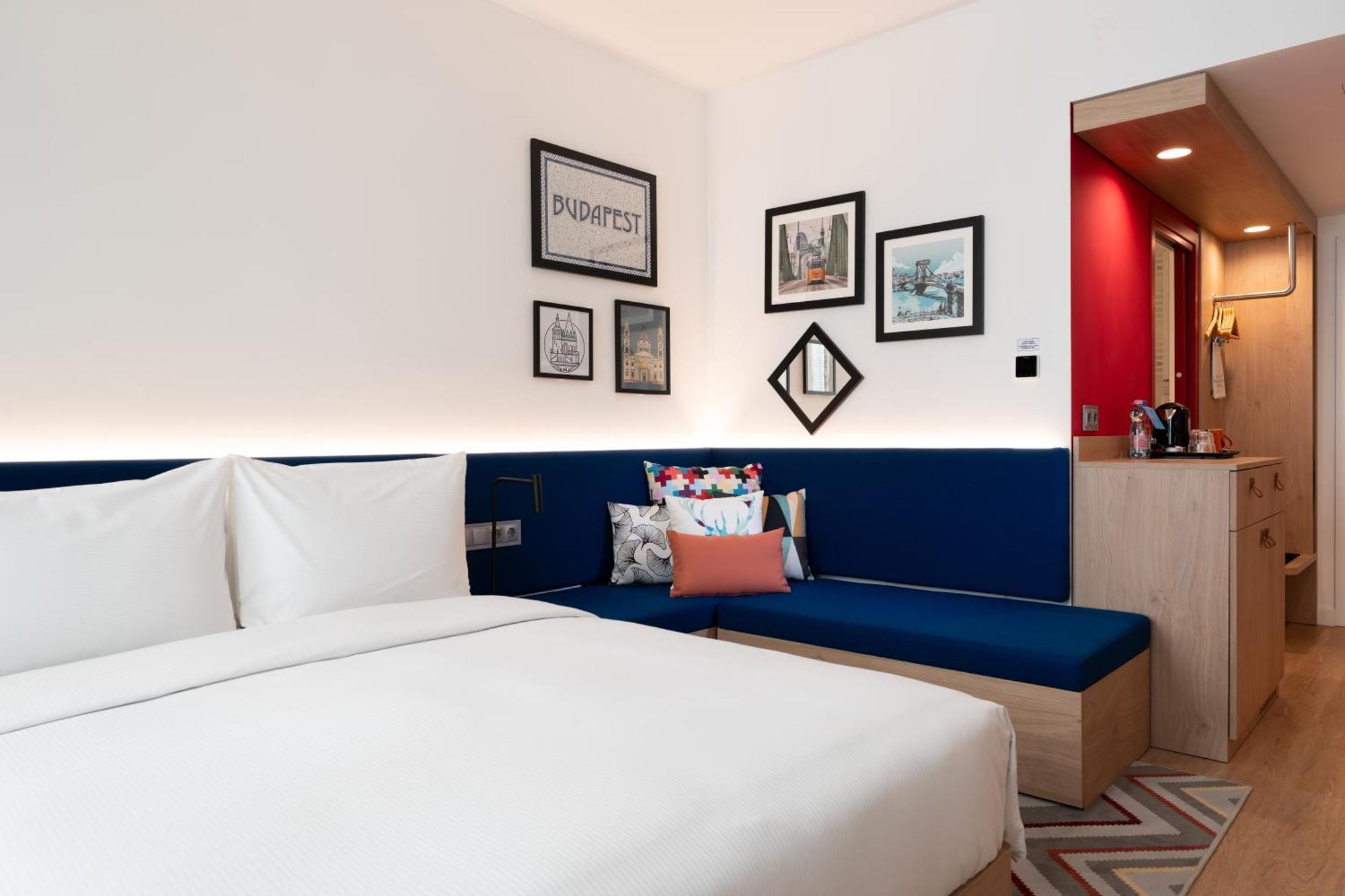 Queen Room Accessible