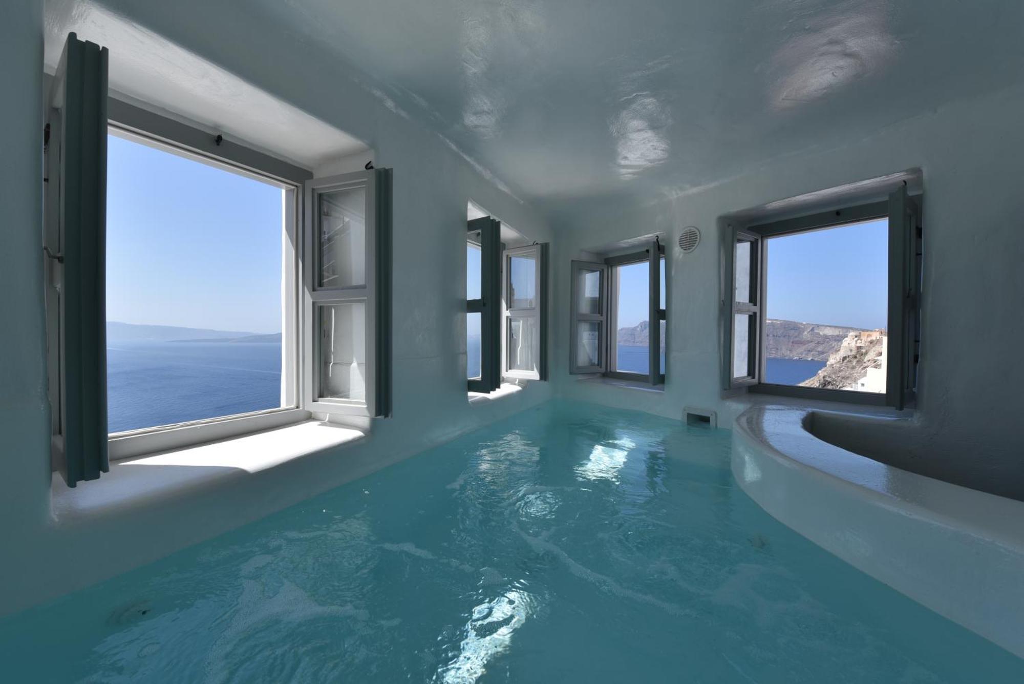 Deluxe Suite Indoor Plunge Pool Caldera View,1542429976:JPEG