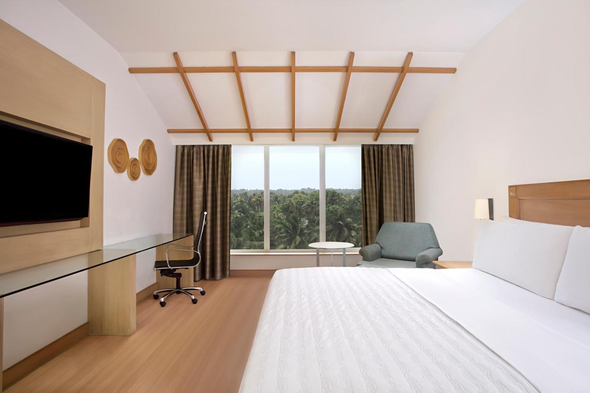 Deluxe King Room with 10% F & B discount,1404833867:JPEG