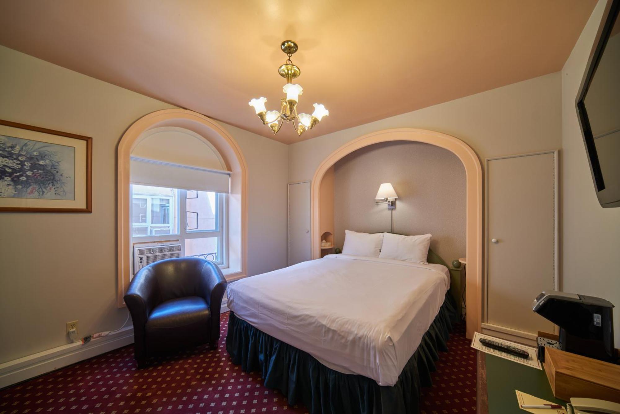Queen Room Non-Smoking