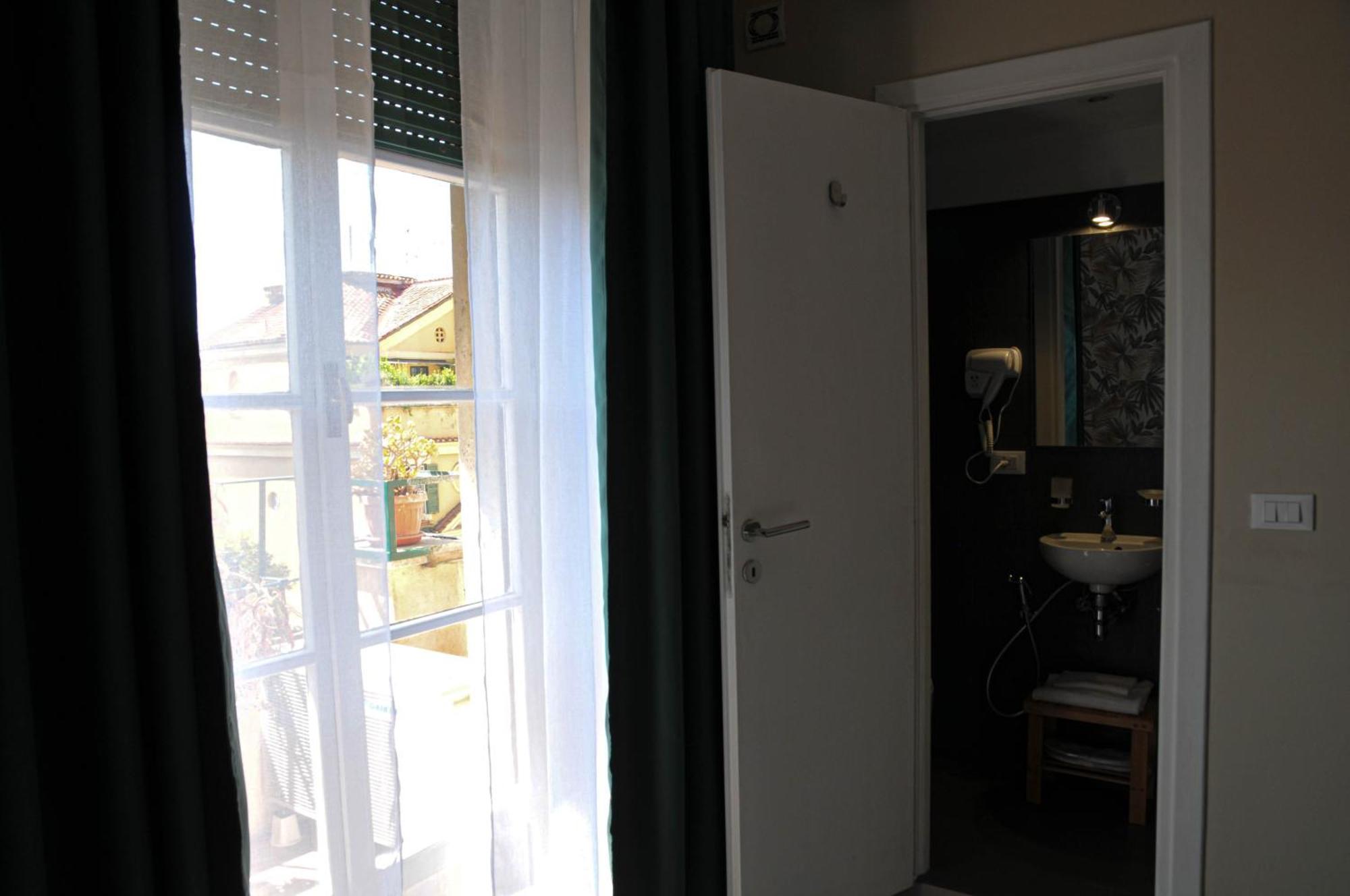 Double Room Private Bathroom
