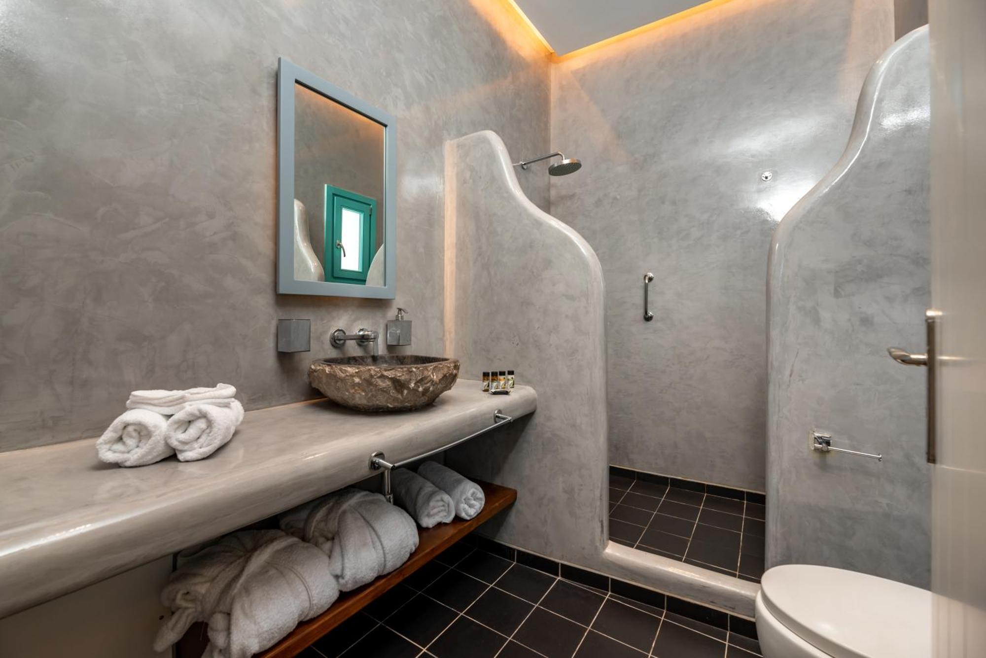 Loft Suite Outdoor Hot Tub