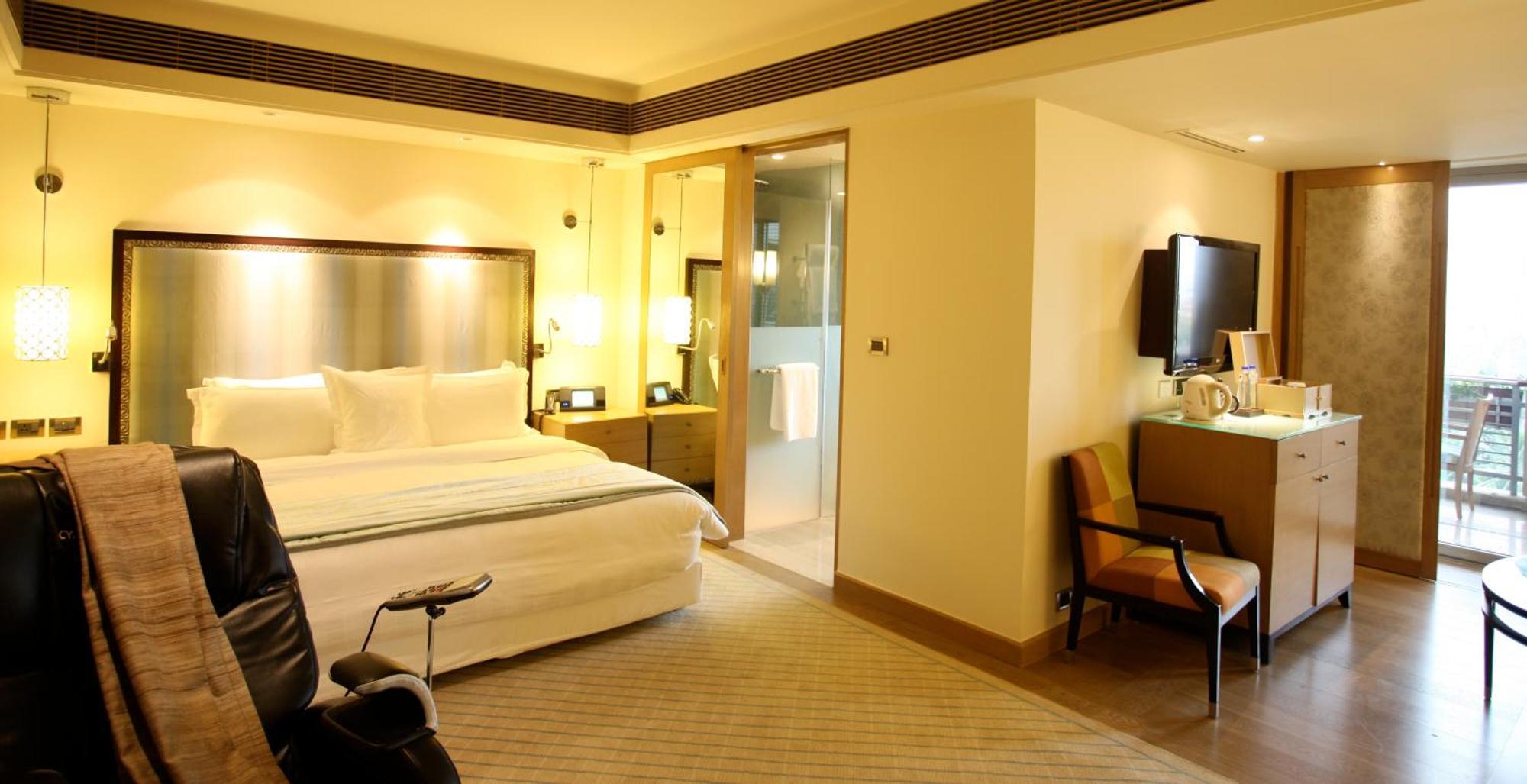 ITC One Club level Guest room 1 King Pool view Balcony