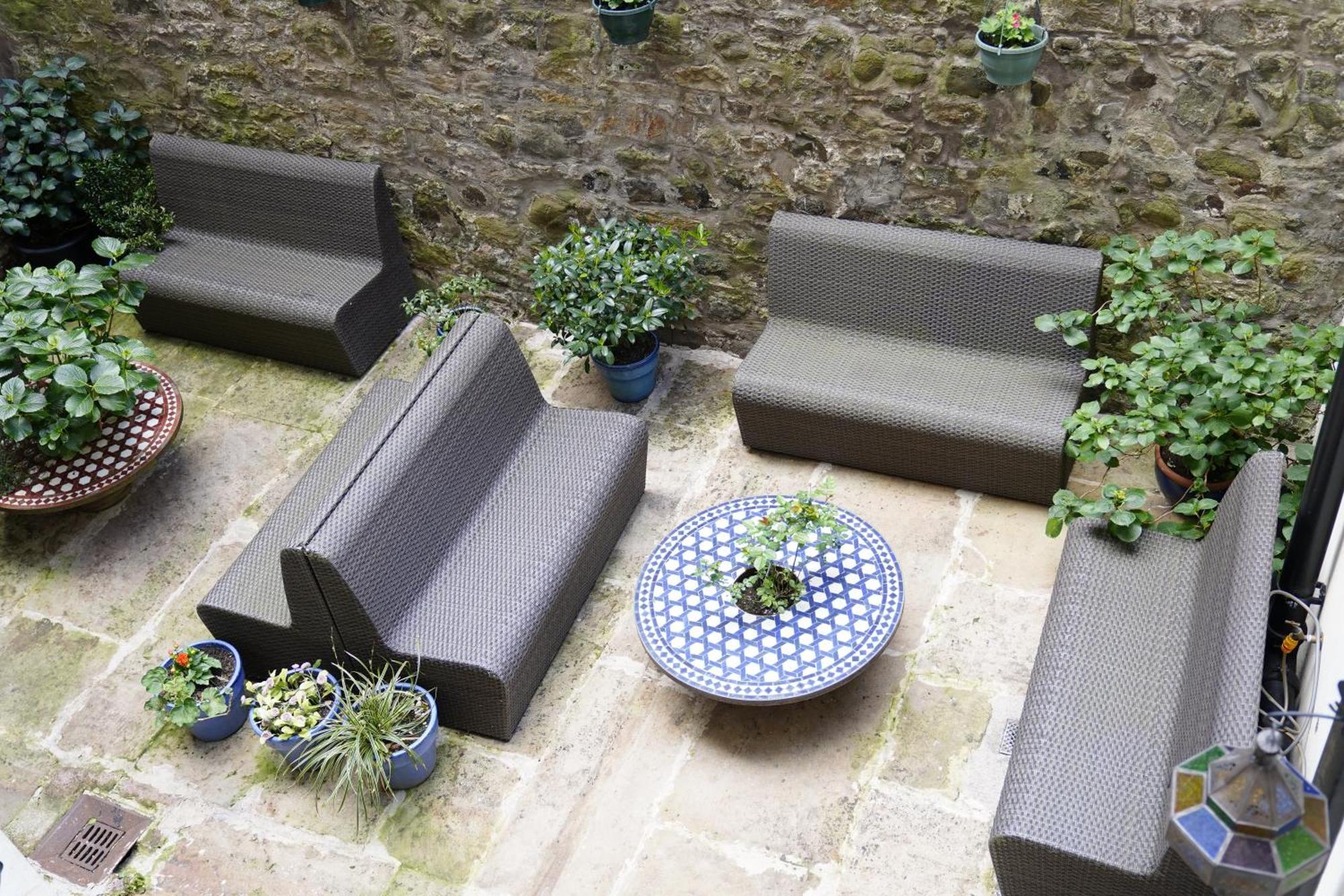 Studio Apartment Garden Access